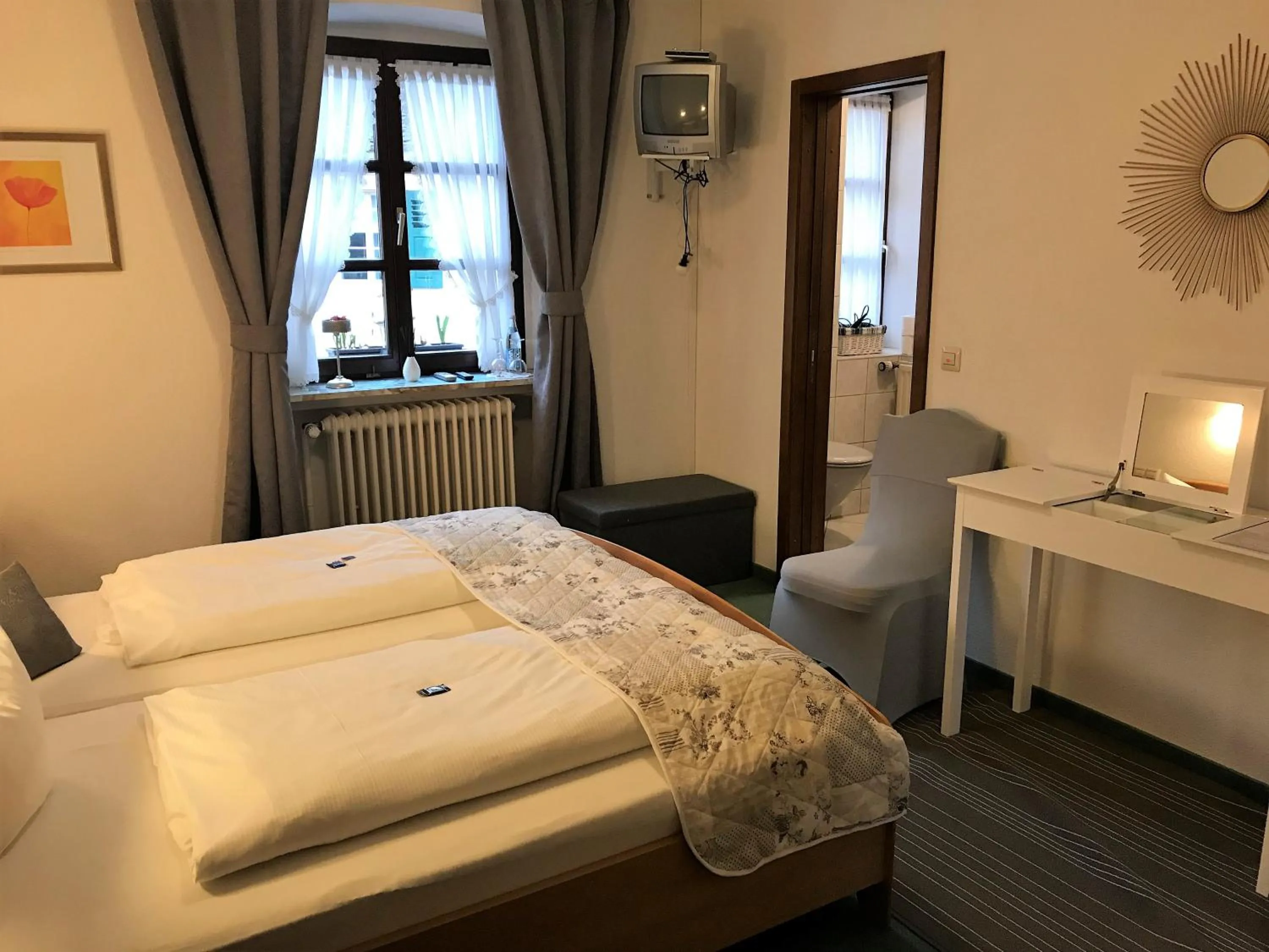 Photo of the whole room, Bed in Krone Britzingen