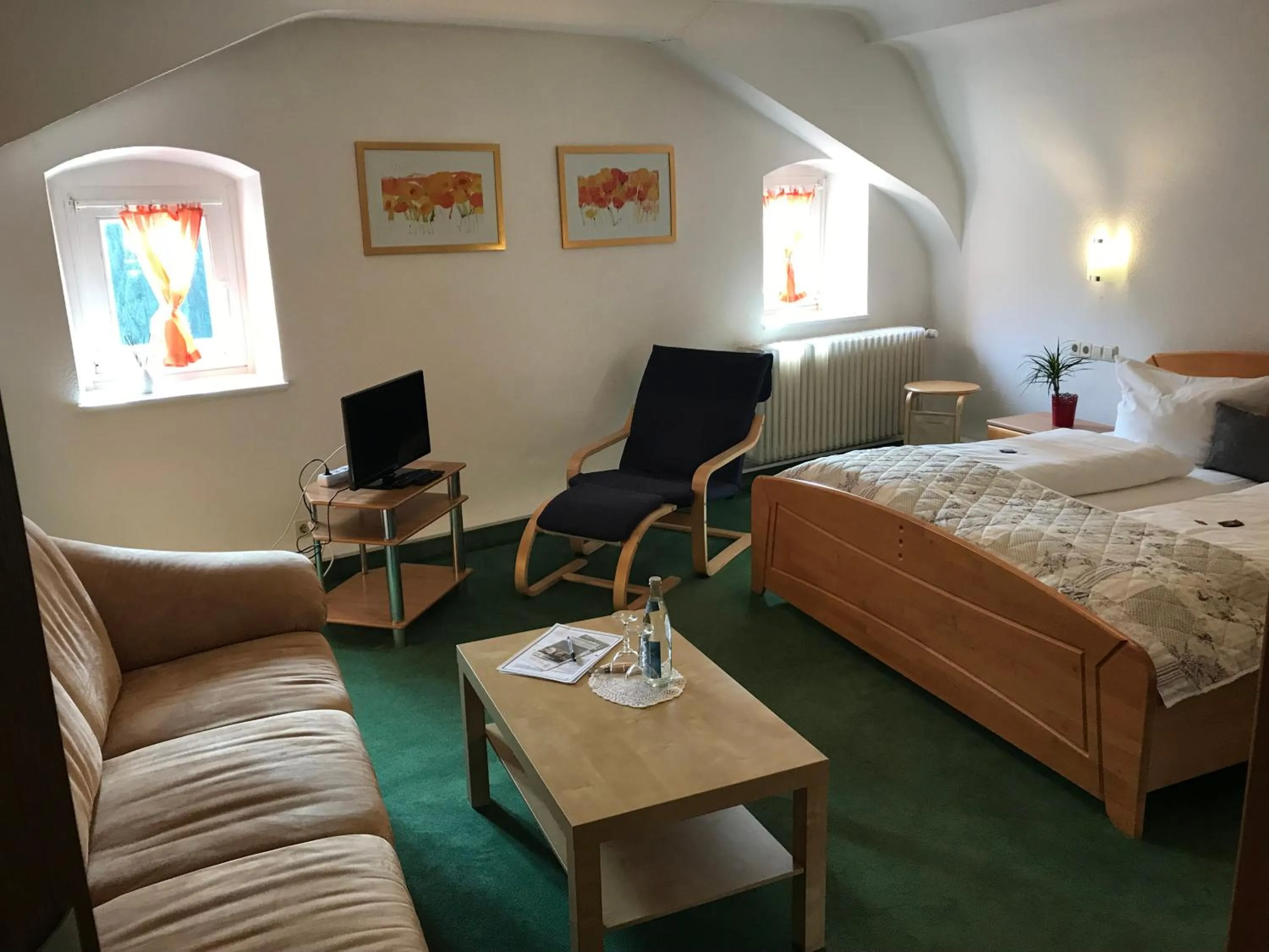 Photo of the whole room, Bed in Krone Britzingen