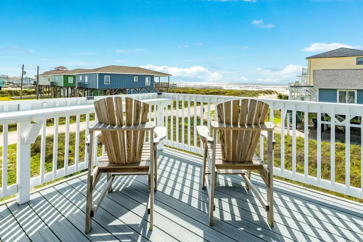 Sunset Sanctuary - Adorable Beach Bungalow with Gorgeous Gulf Views! Sunset Sanctuary - Adorable Beach Bungalow with Gorgeous Gulf Views!