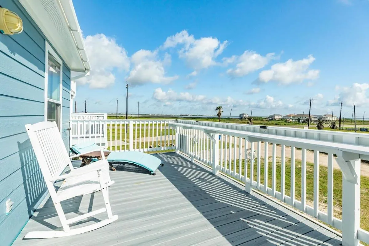Sunset Sanctuary - Adorable Beach Bungalow with Gorgeous Gulf Views!