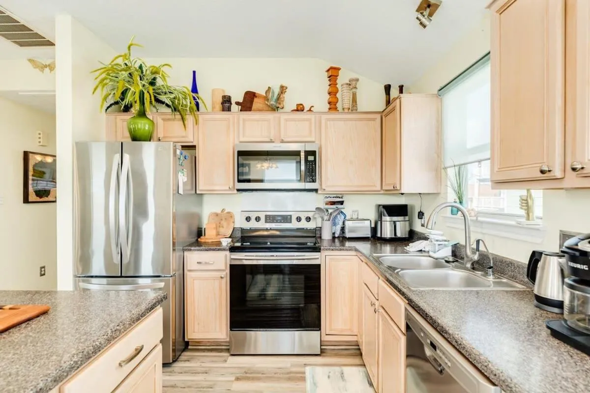 Sunset Sanctuary - Adorable Beach Bungalow with Gorgeous Gulf Views!