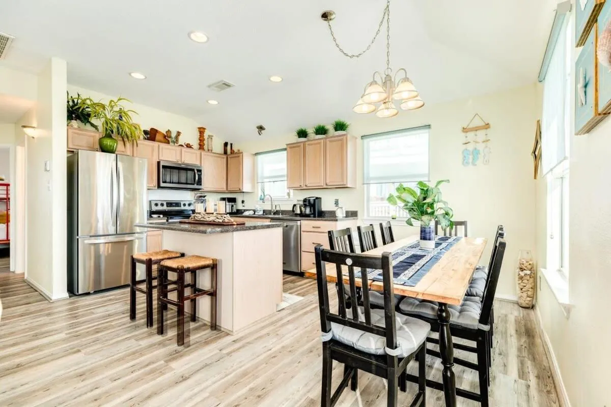 Sunset Sanctuary - Adorable Beach Bungalow with Gorgeous Gulf Views!