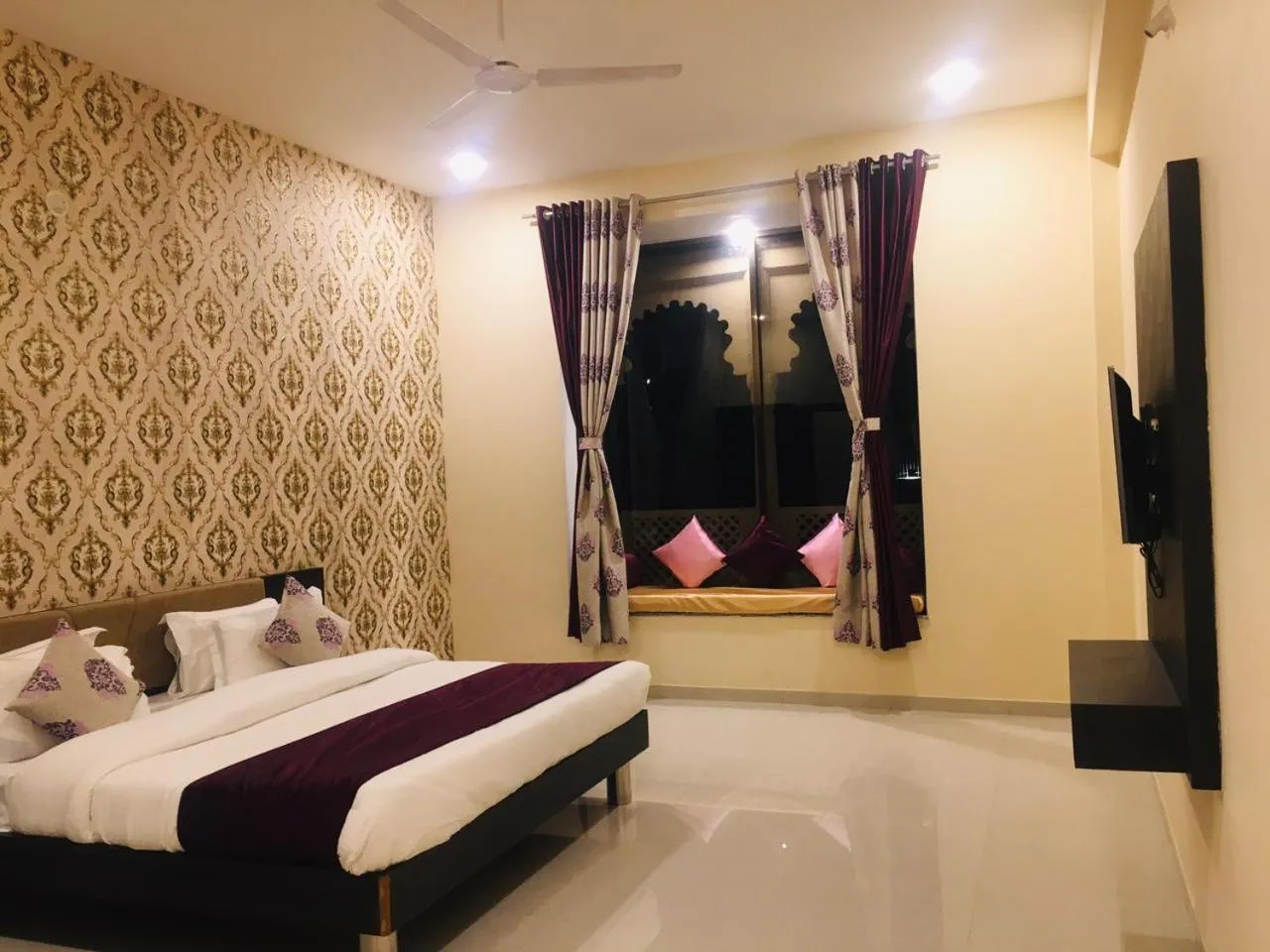 Bed in Vijayam Resort