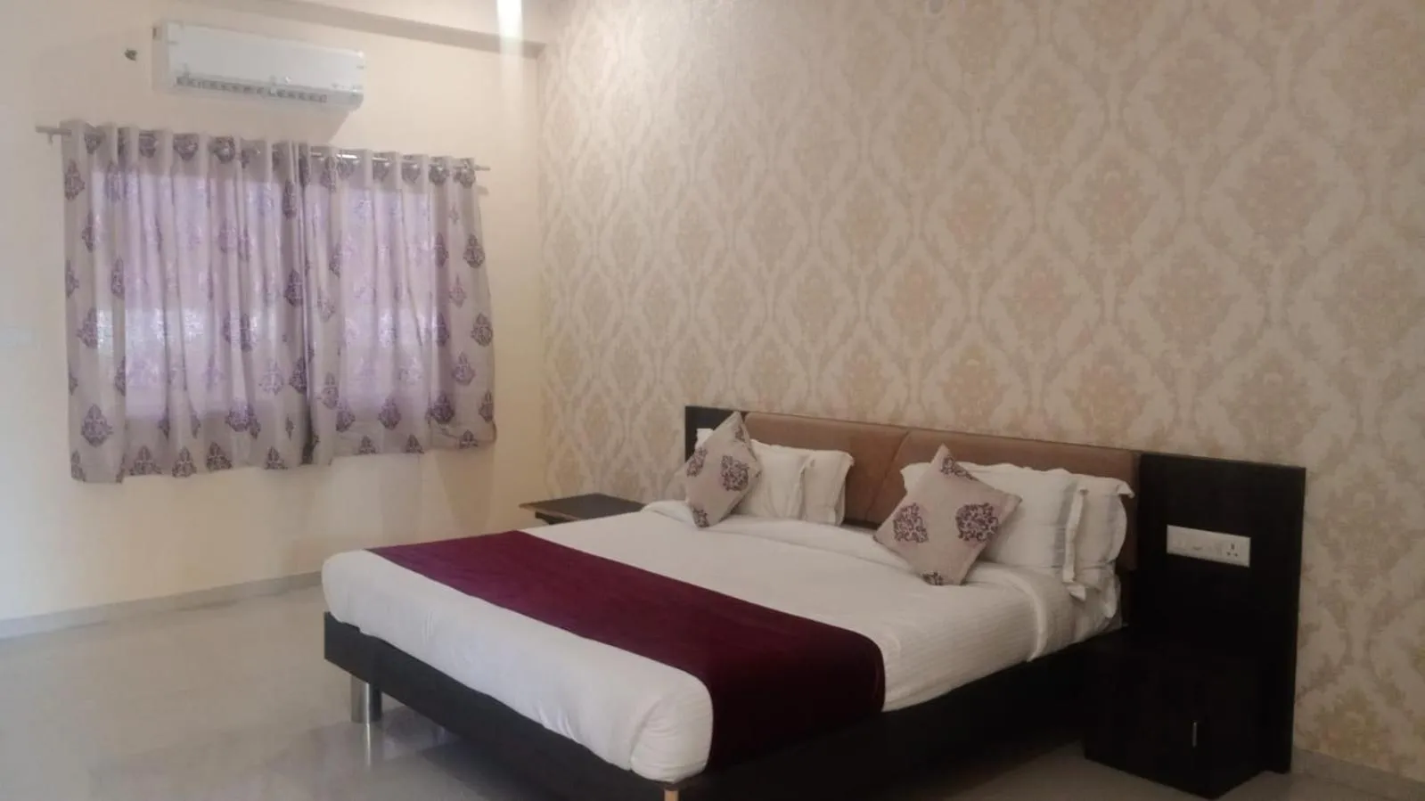 Bed in Vijayam Resort