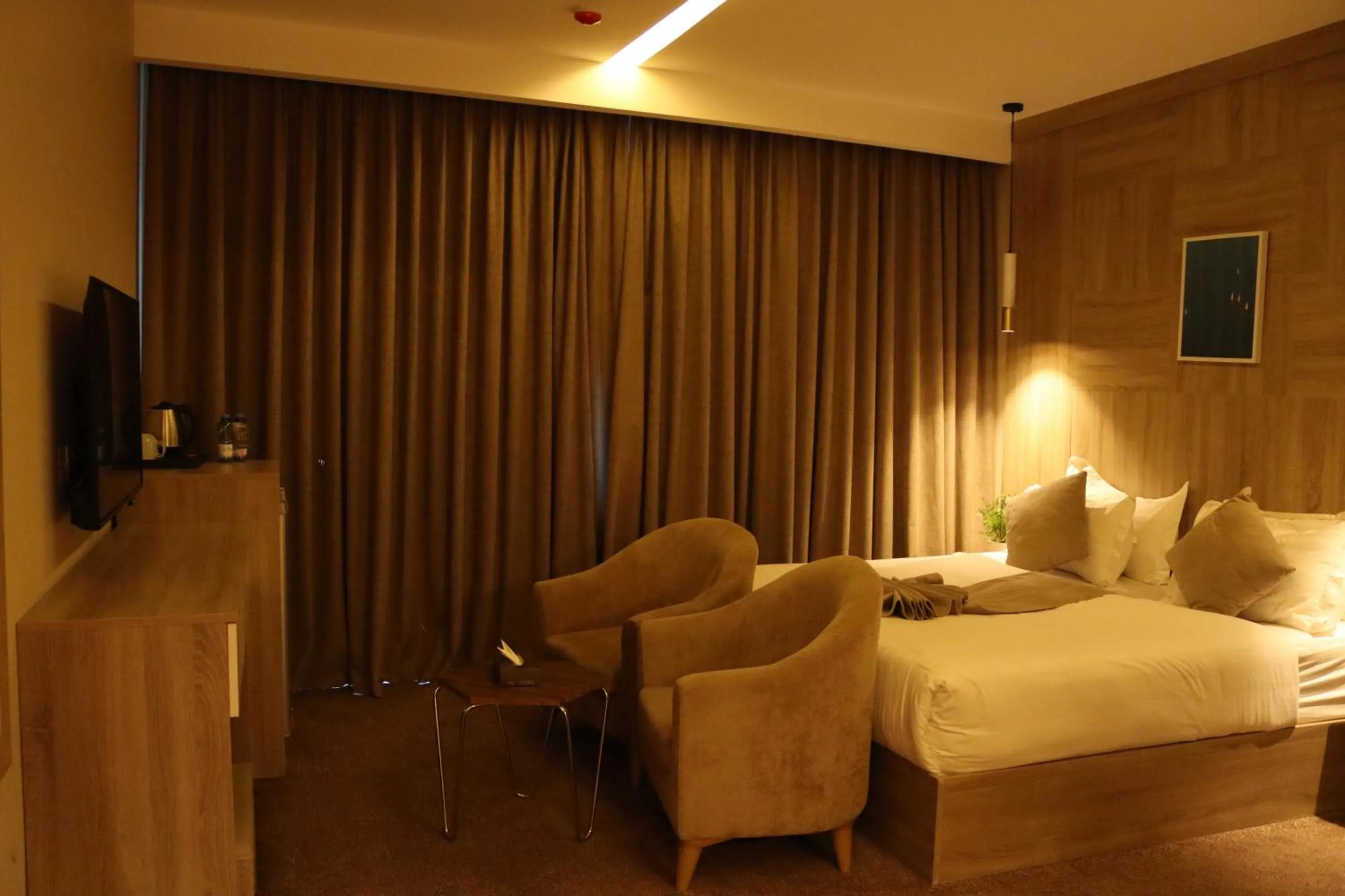 TV and multimedia, Bed in Twins Boutique Hotel