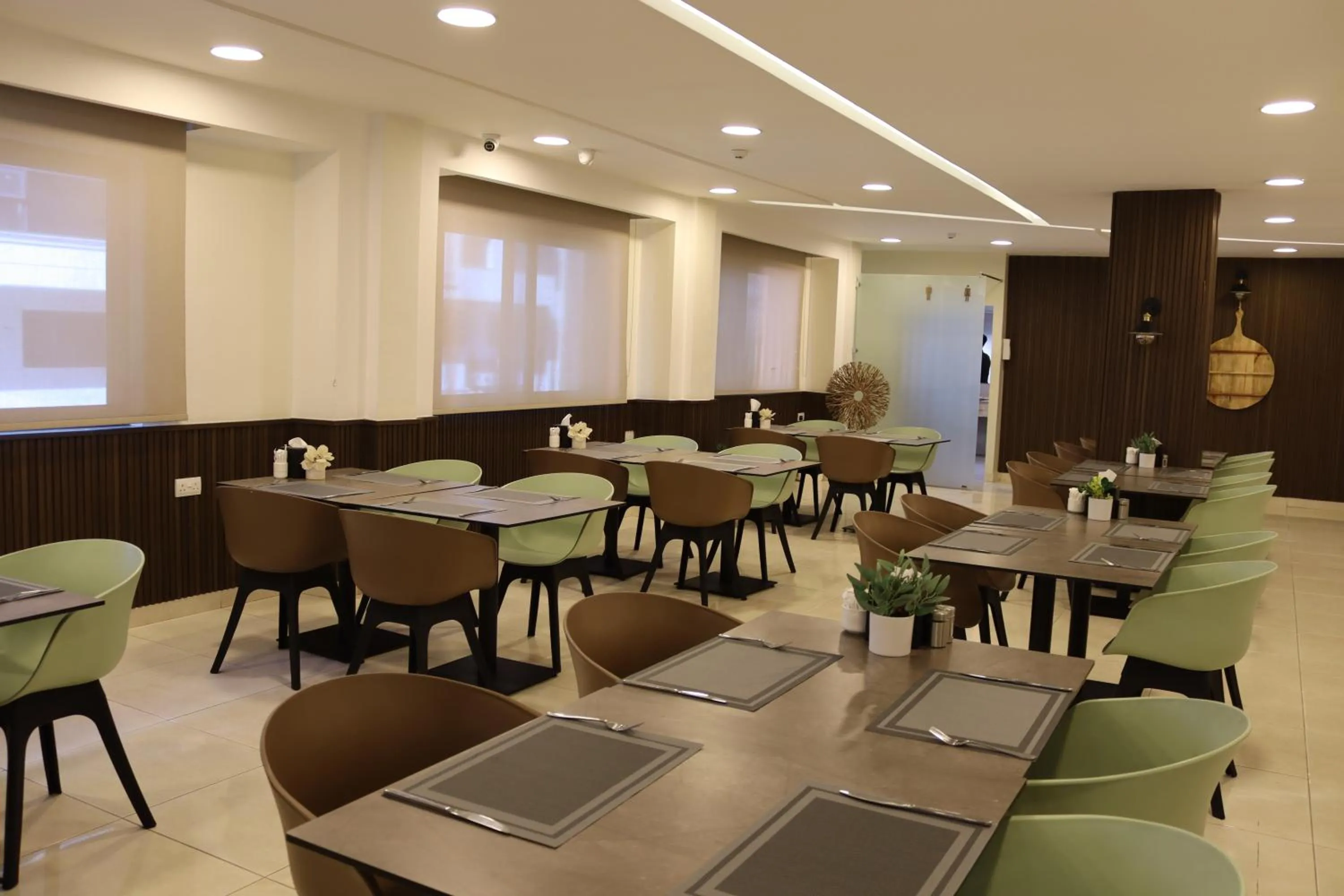 Restaurant/places to eat in Twins Boutique Hotel