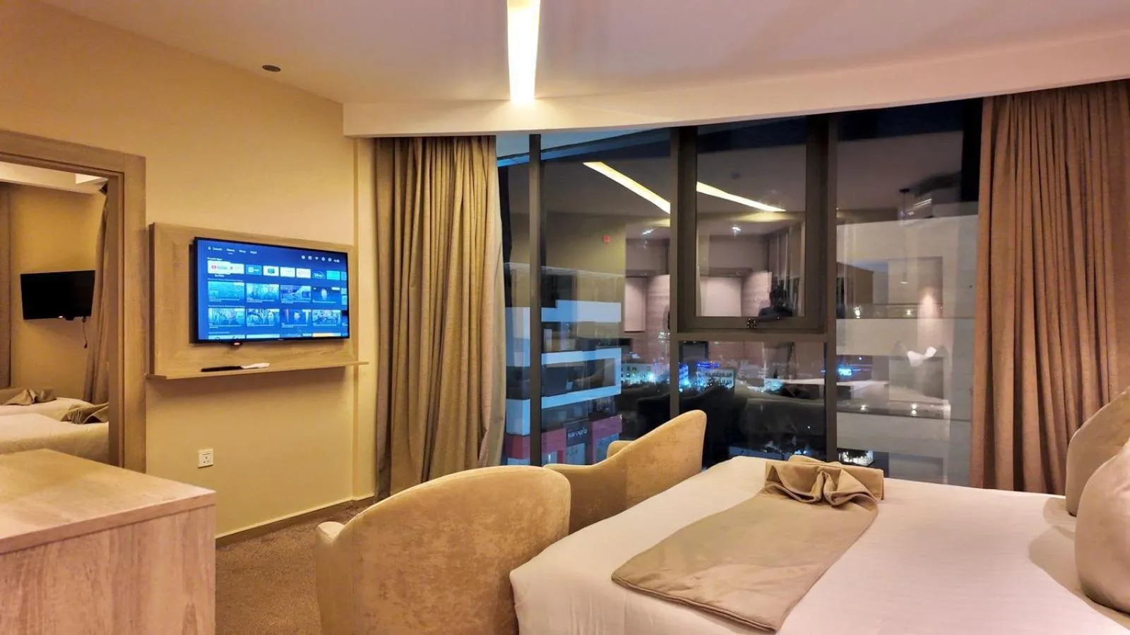 TV and multimedia in Twins Boutique Hotel