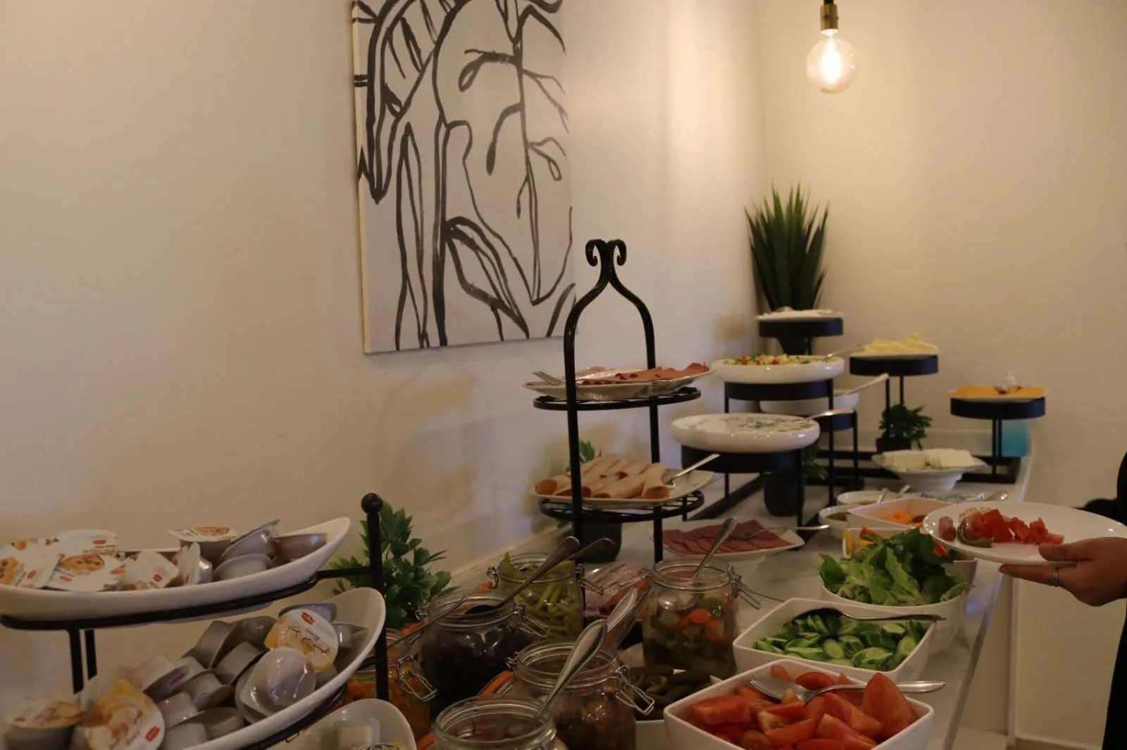 Restaurant/places to eat in Twins Boutique Hotel