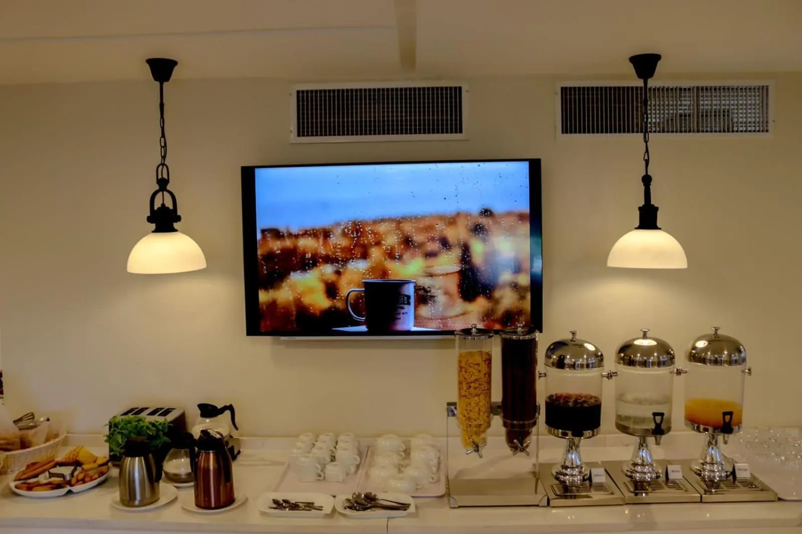 Restaurant/places to eat in Twins Boutique Hotel