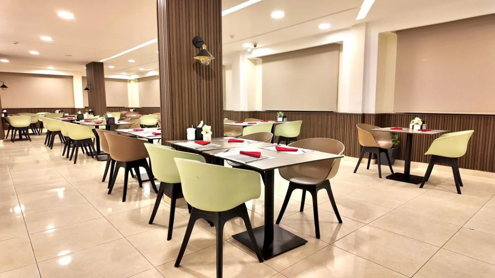 Restaurant/places to eat in Twins Boutique Hotel