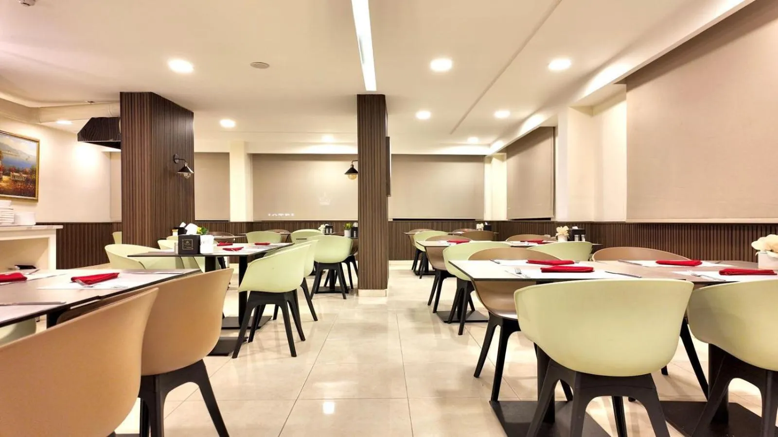 Restaurant/places to eat in Twins Boutique Hotel