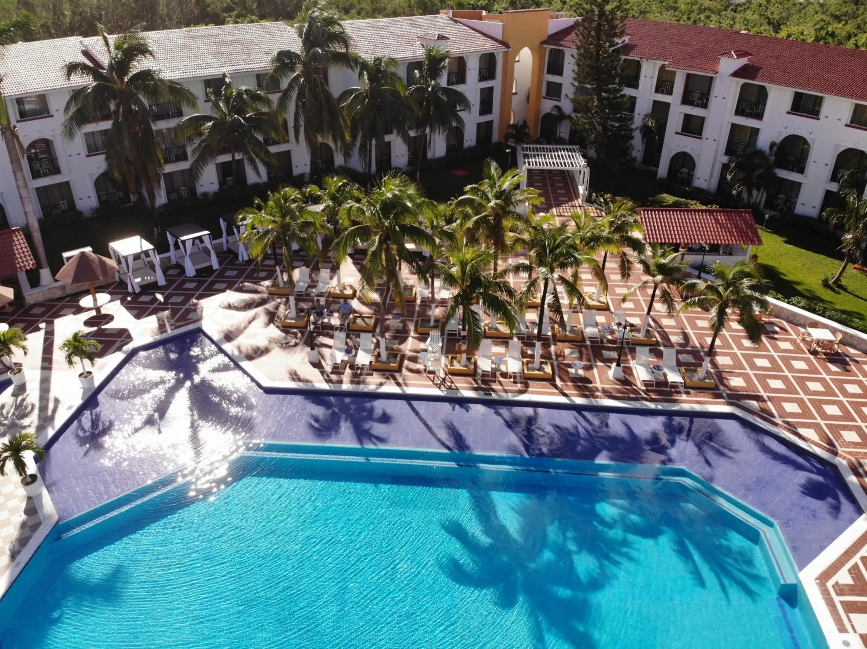 Swimming pool in Cozumel Hotel & Resort All Inclusive Swimming pool in Cozumel Hotel & Resort All Inclusive