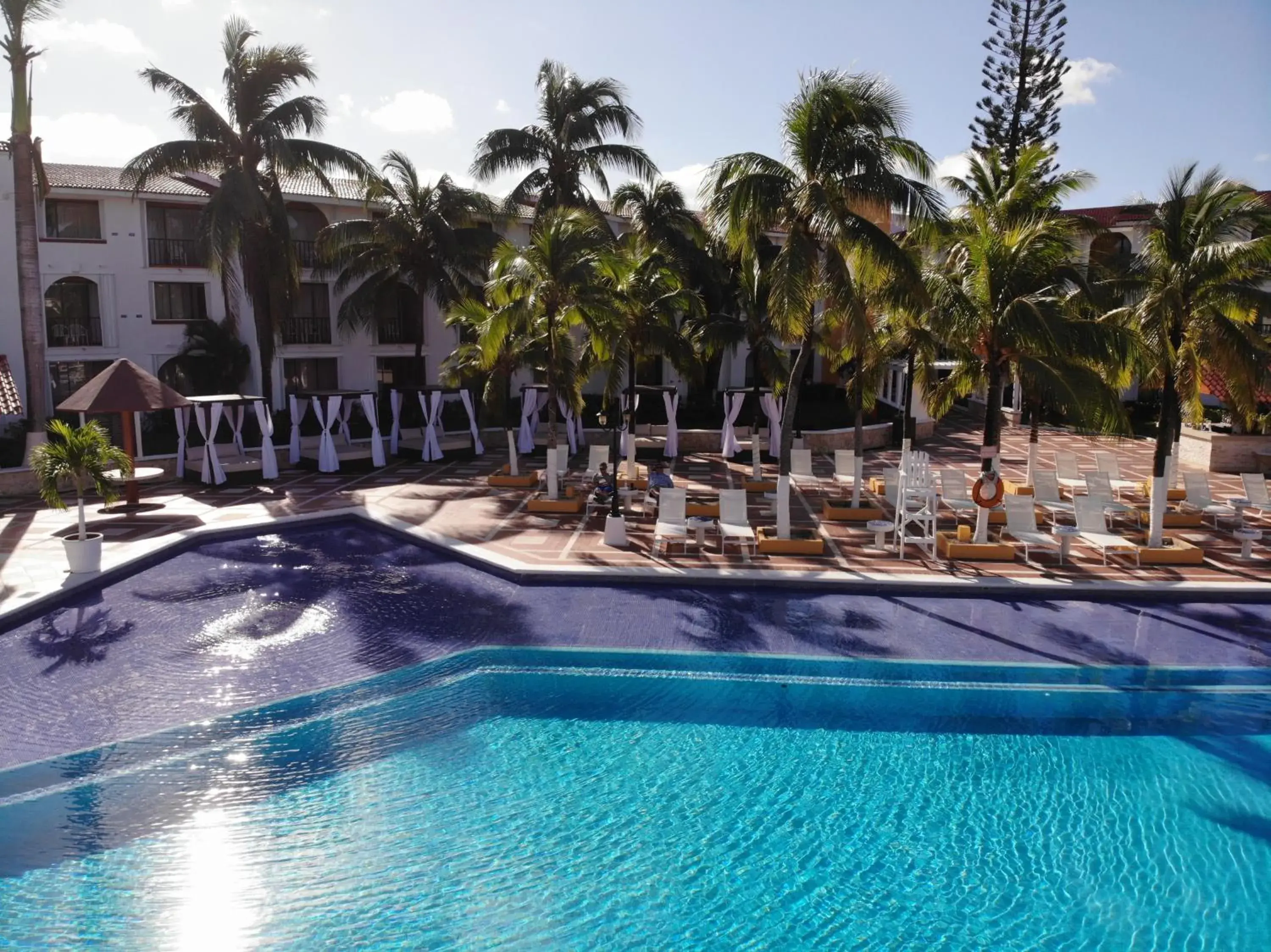 Swimming pool in Cozumel Hotel & Resort All Inclusive Swimming pool in Cozumel Hotel & Resort All Inclusive