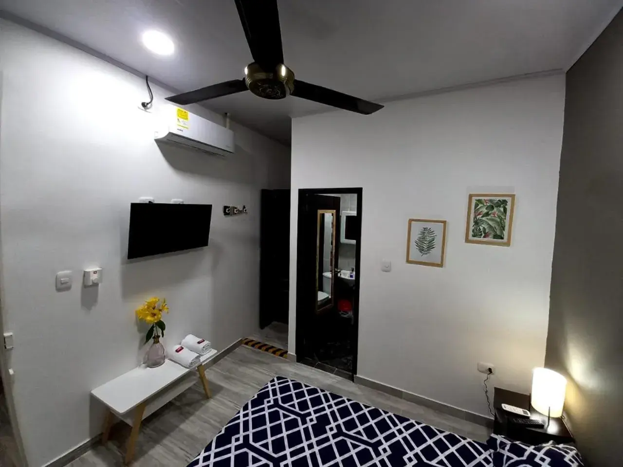 Double Room with Private Bathroom - single occupancy in Como en casa Double Room with Private Bathroom - single occupancy in Como en casa