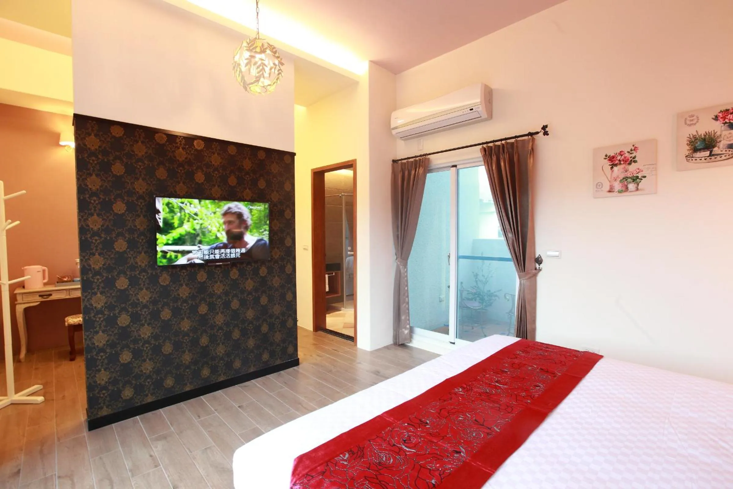 Bed in 坡岸長堤民宿 Leveeside House I 花蓮車站民宿 I 民宿證號1747 & 1748