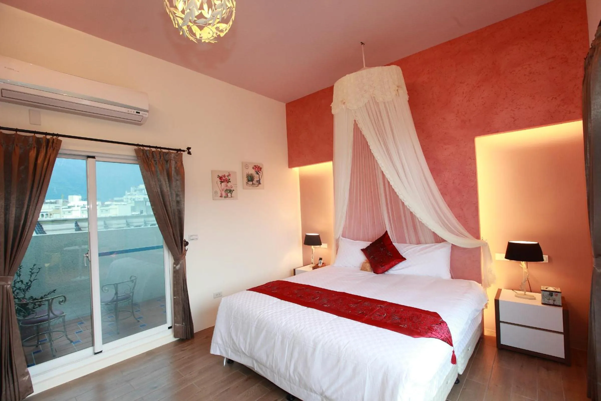 Bed in 坡岸長堤民宿 Leveeside House I 花蓮車站民宿 I 民宿證號1747 & 1748