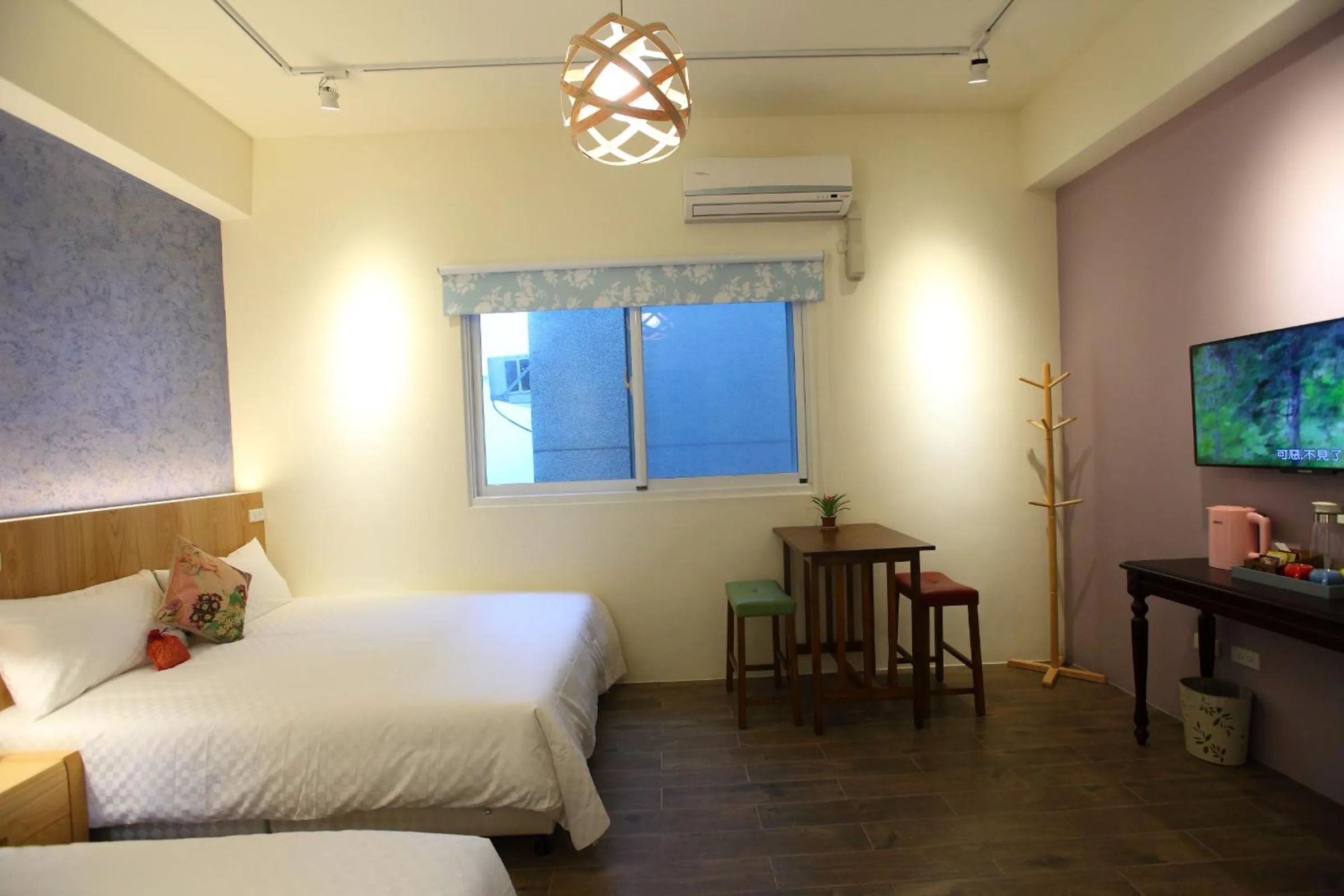 Bed in 坡岸長堤民宿 Leveeside House I 花蓮車站民宿 I 民宿證號1747 & 1748