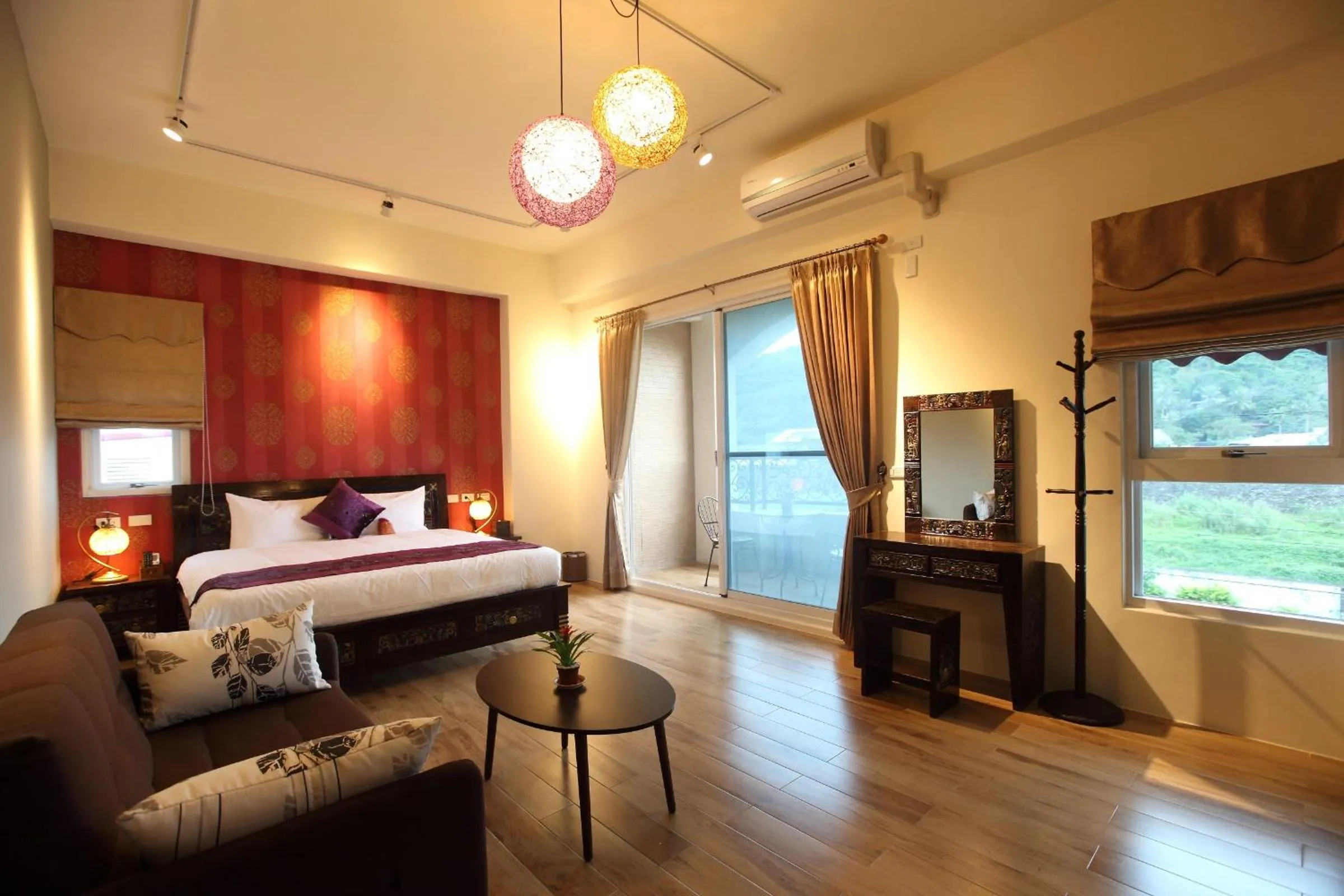 Bed in 坡岸長堤民宿 Leveeside House I 花蓮車站民宿 I 民宿證號1747 & 1748