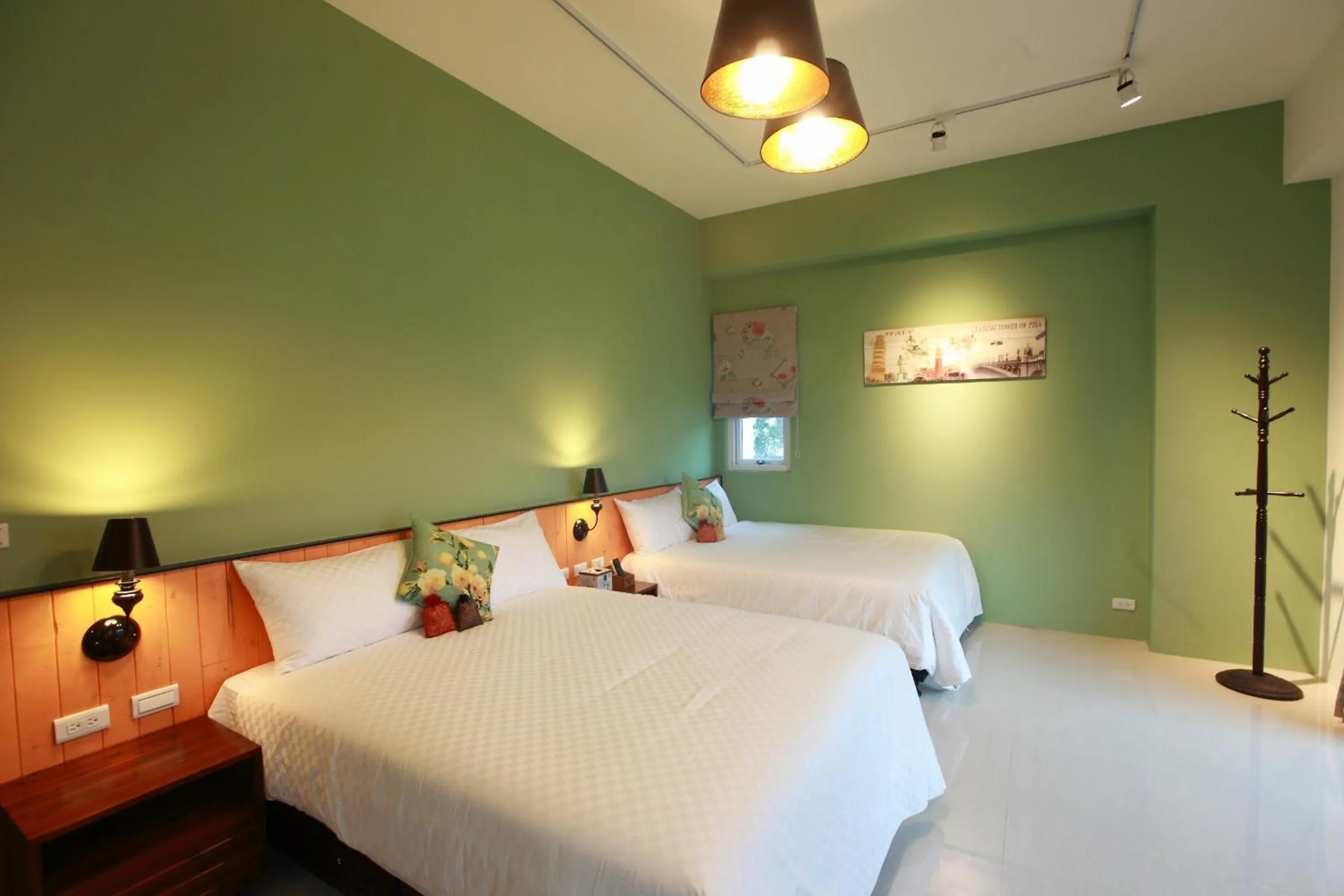 Bed in 坡岸長堤民宿 Leveeside House I 花蓮車站民宿 I 民宿證號1747 & 1748