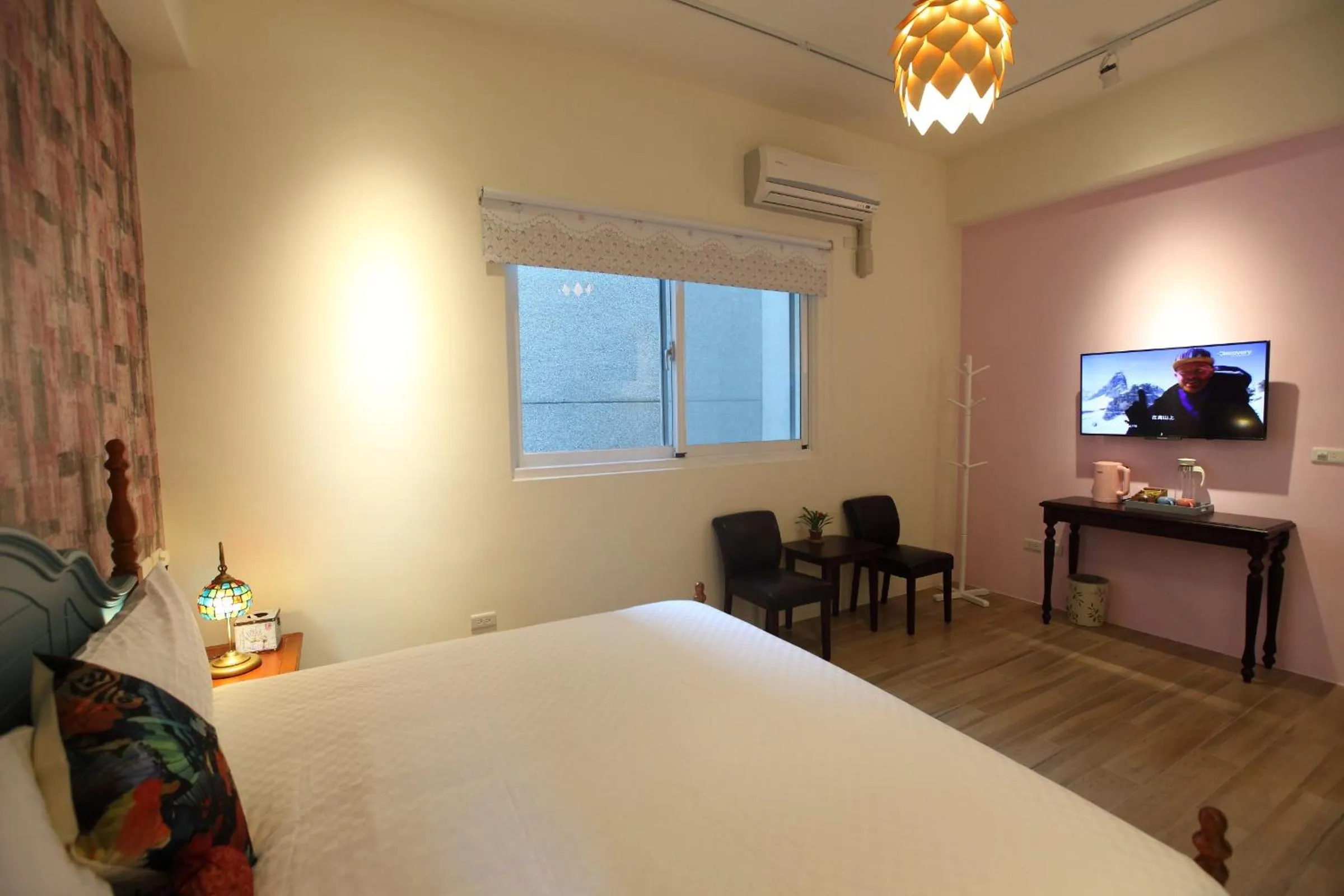 Bed in 坡岸長堤民宿 Leveeside House I 花蓮車站民宿 I 民宿證號1747 & 1748