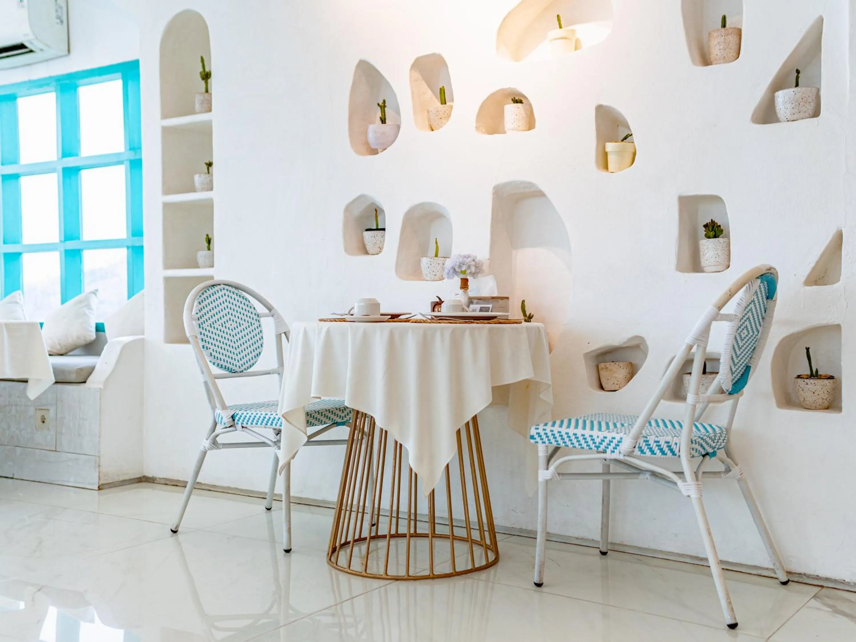 Restaurant/places to eat in Loccal Collection Hotel Komodo