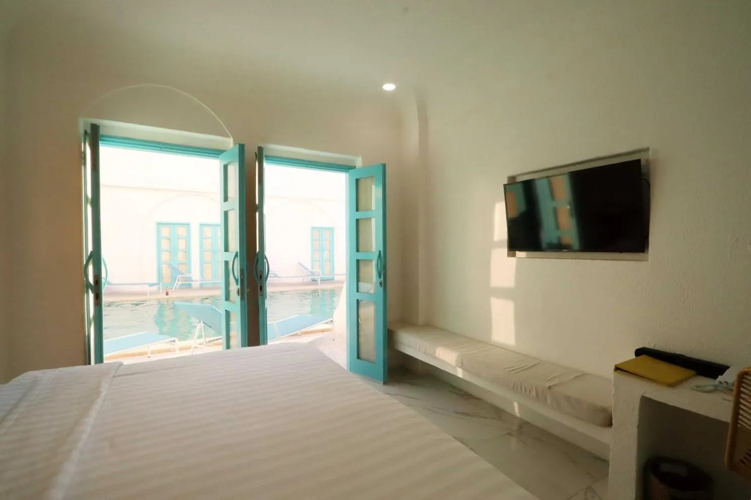 Bedroom, Bed in Loccal Collection Hotel Komodo