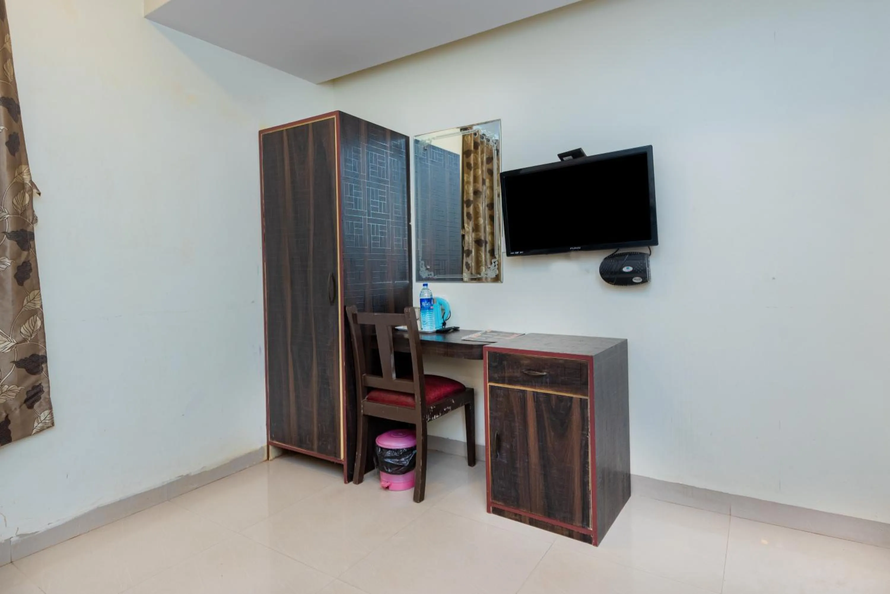 Communal lounge/ TV room in HOTEL AVISHA Residency