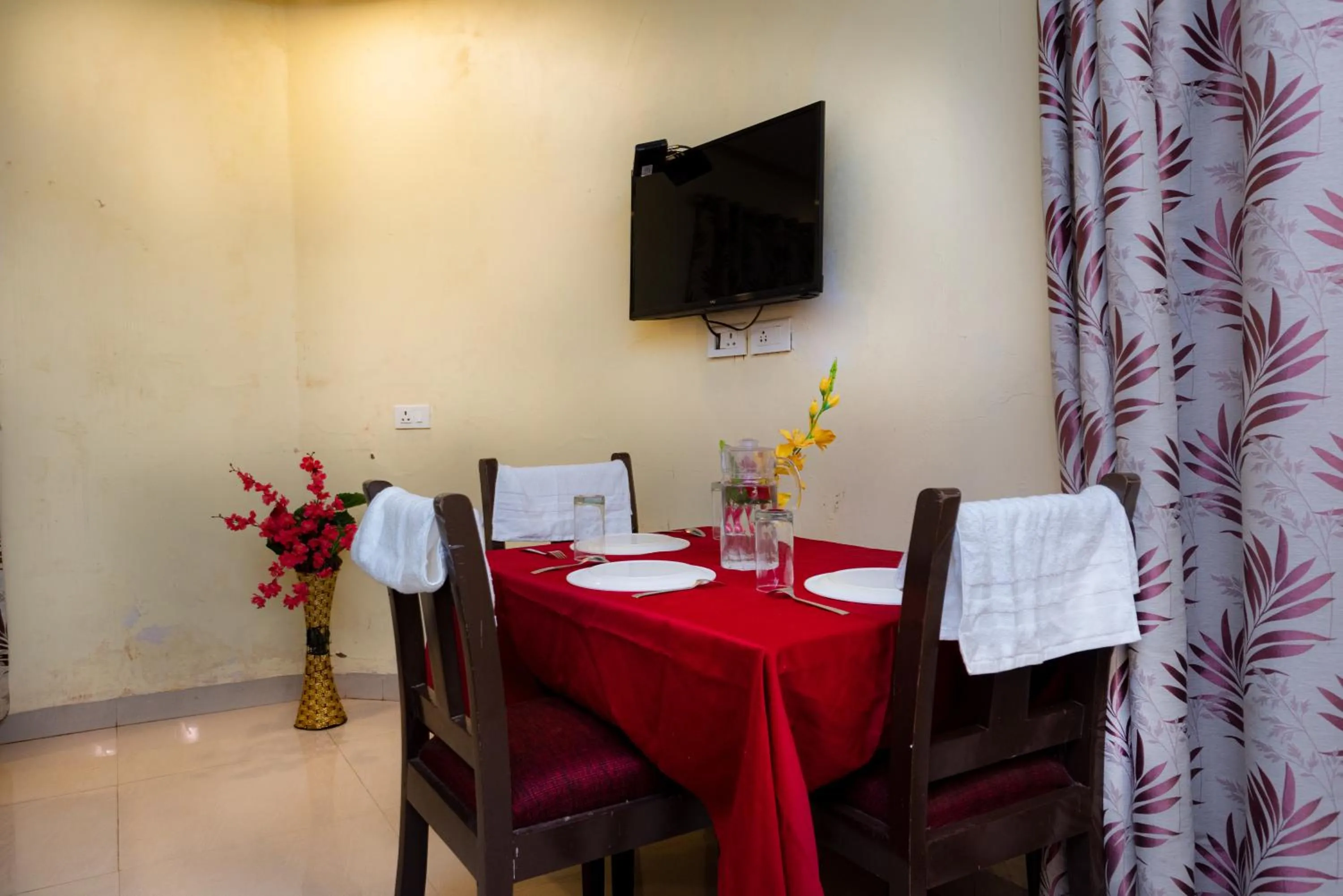 Dining area in HOTEL AVISHA Residency