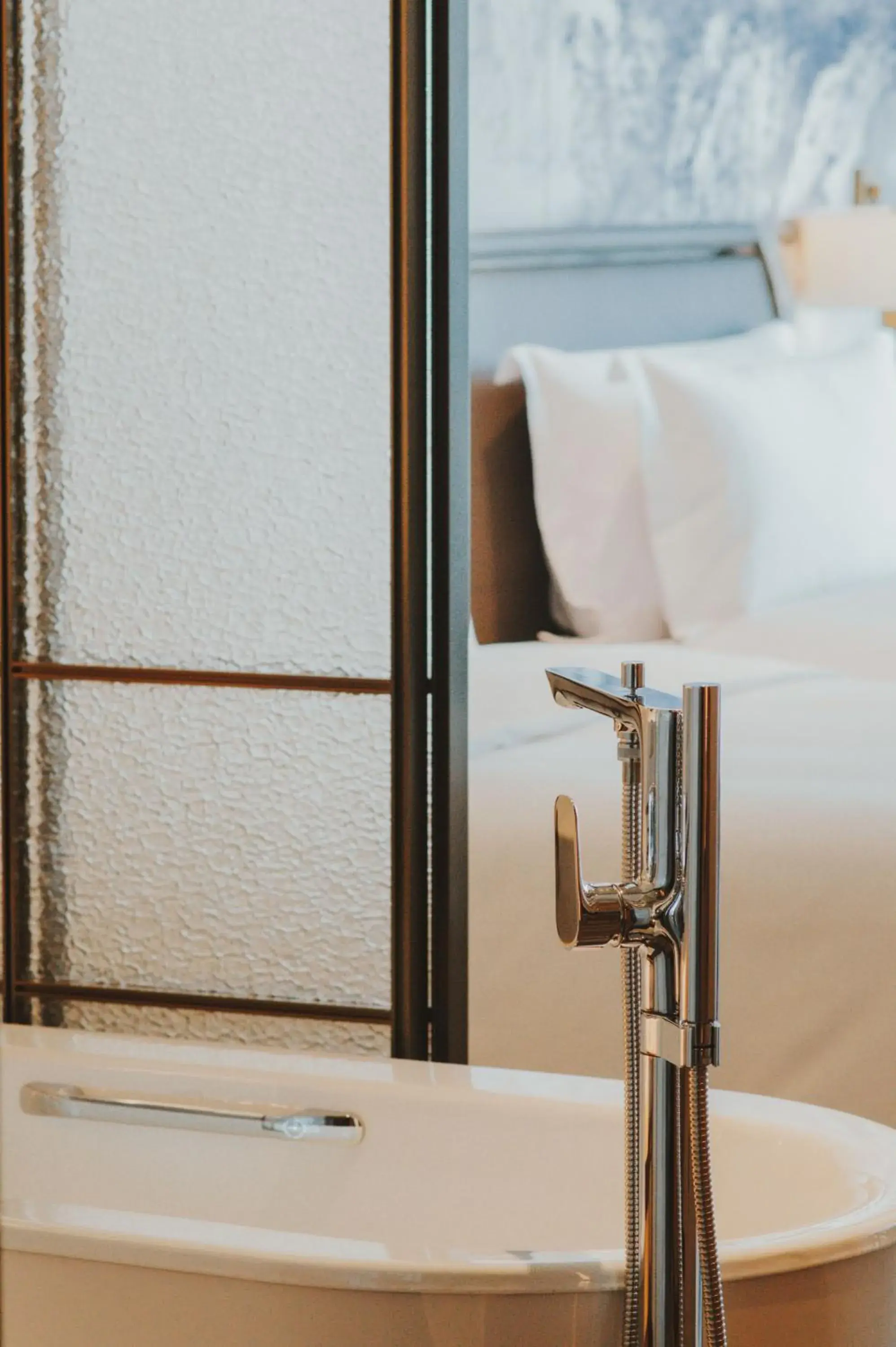 Bath, Bed in Qingdao Haitian Hotel Bath, Bed in Qingdao Haitian Hotel