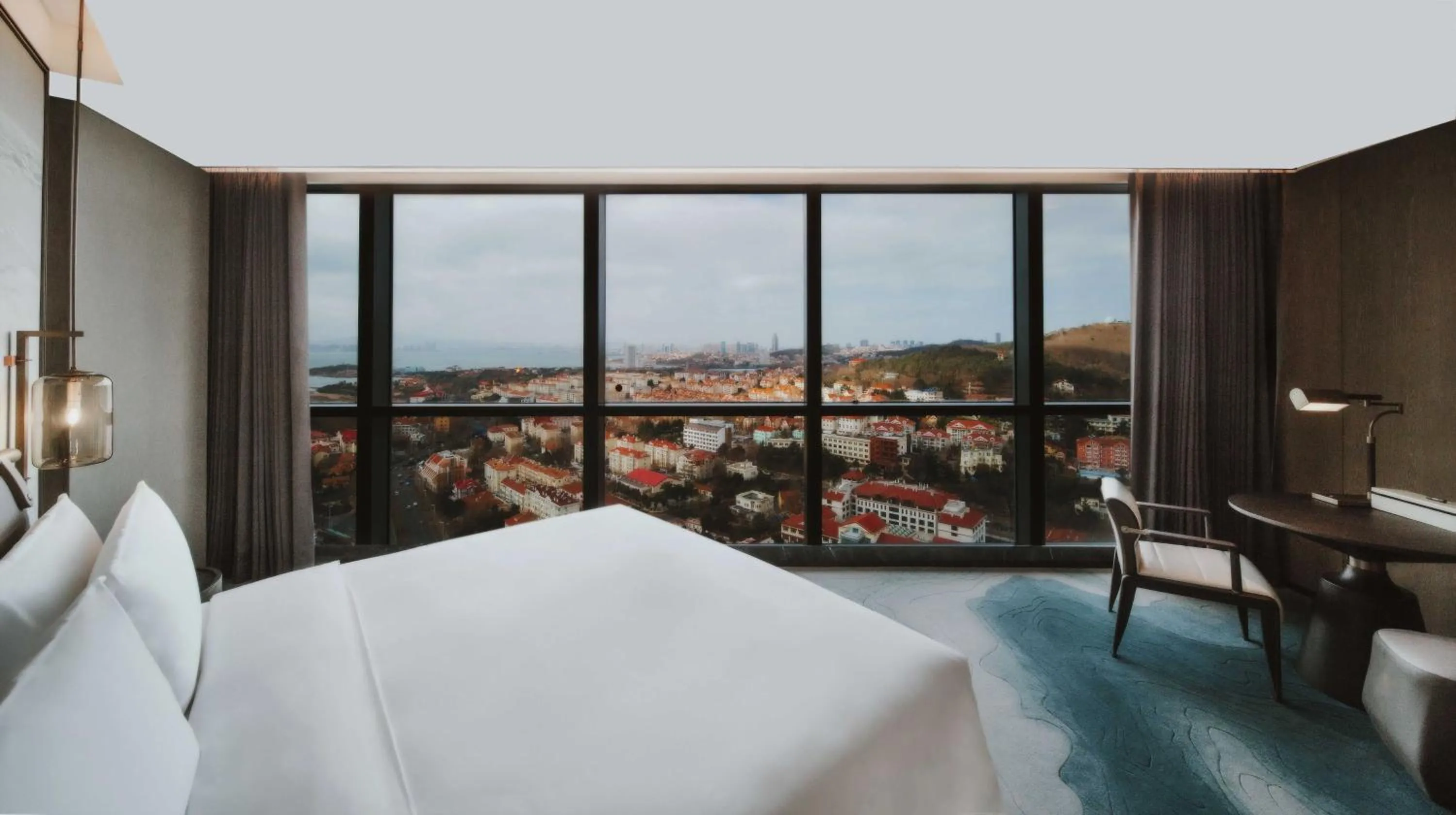 View (from property/room), Bed in Qingdao Haitian Hotel