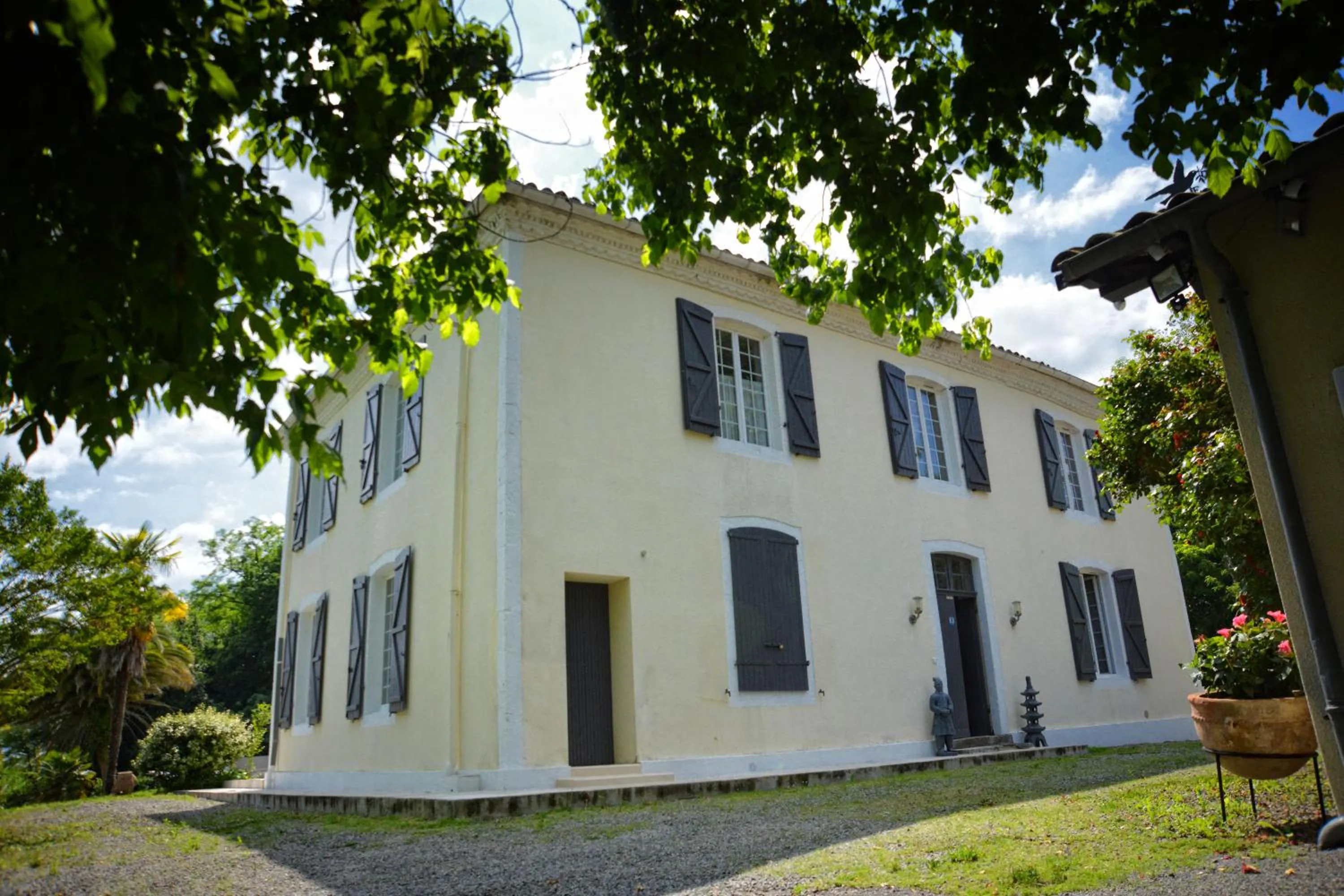 Property building in Maison Matachot