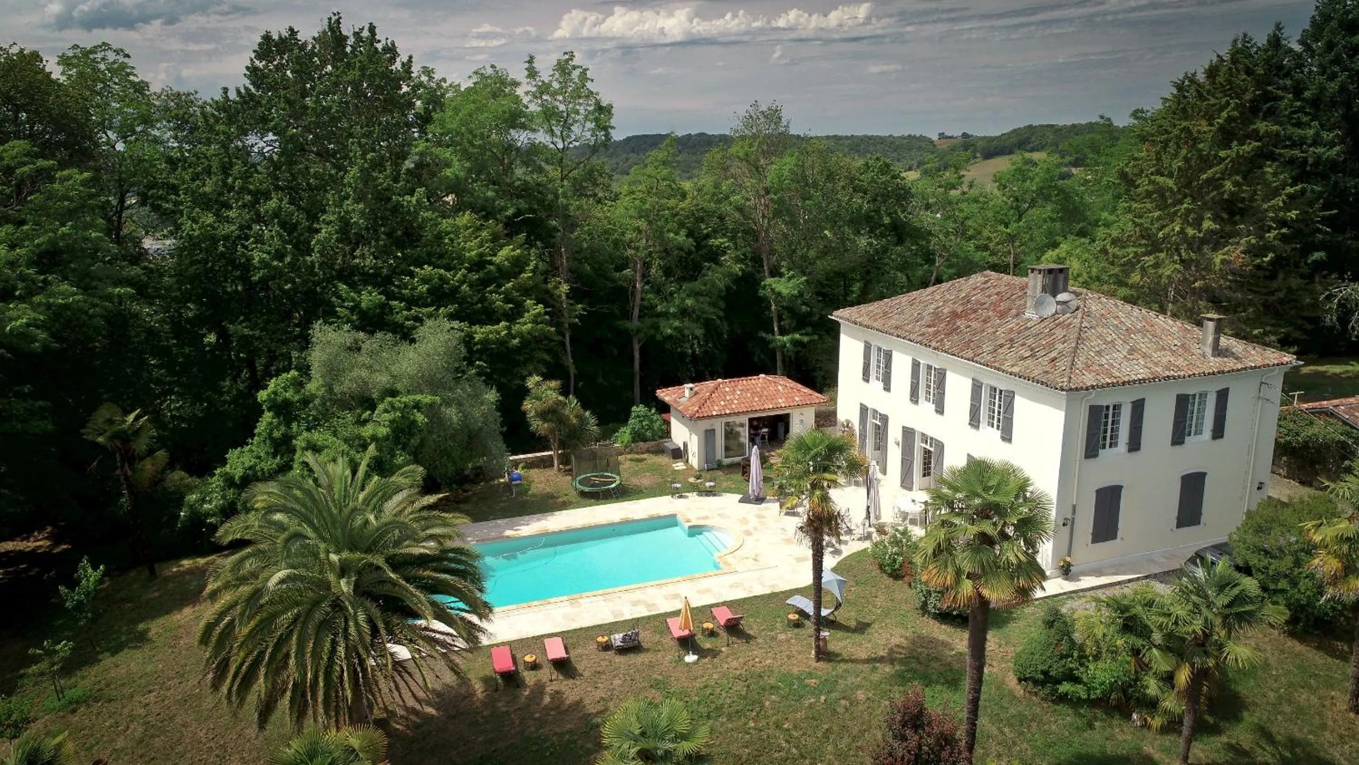 Property building in Maison Matachot