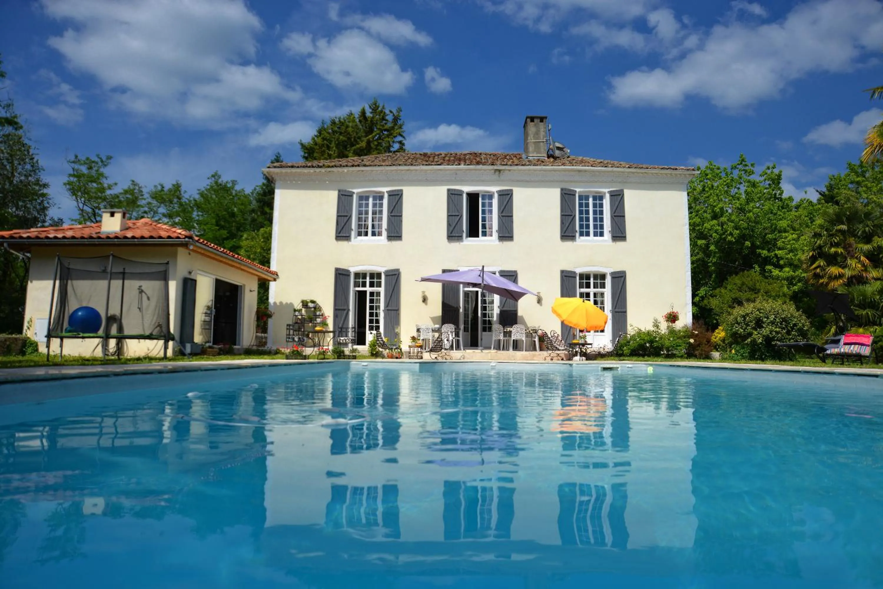 Property building in Maison Matachot