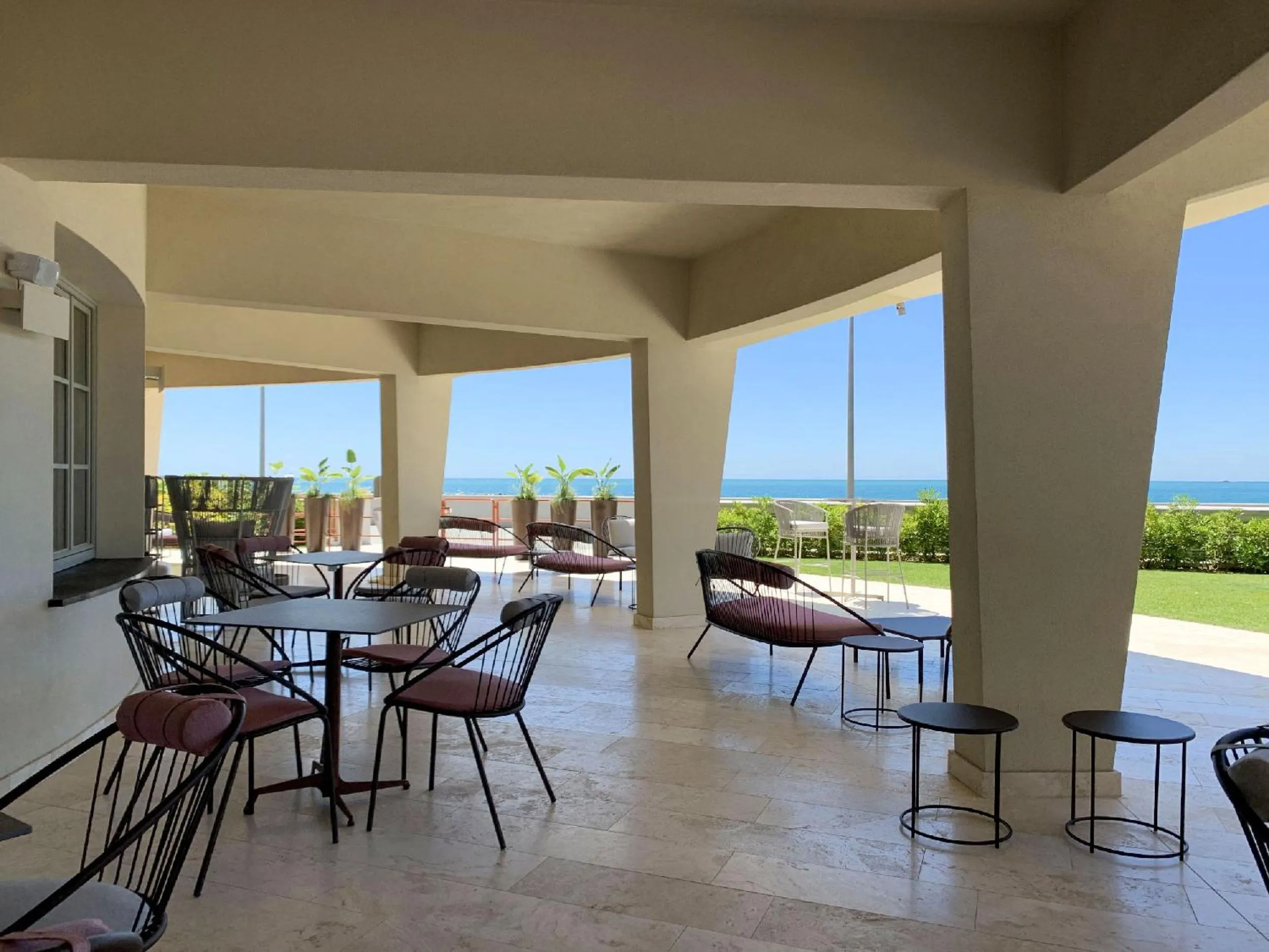 Restaurant/places to eat in Grand Hotel Torre Fara