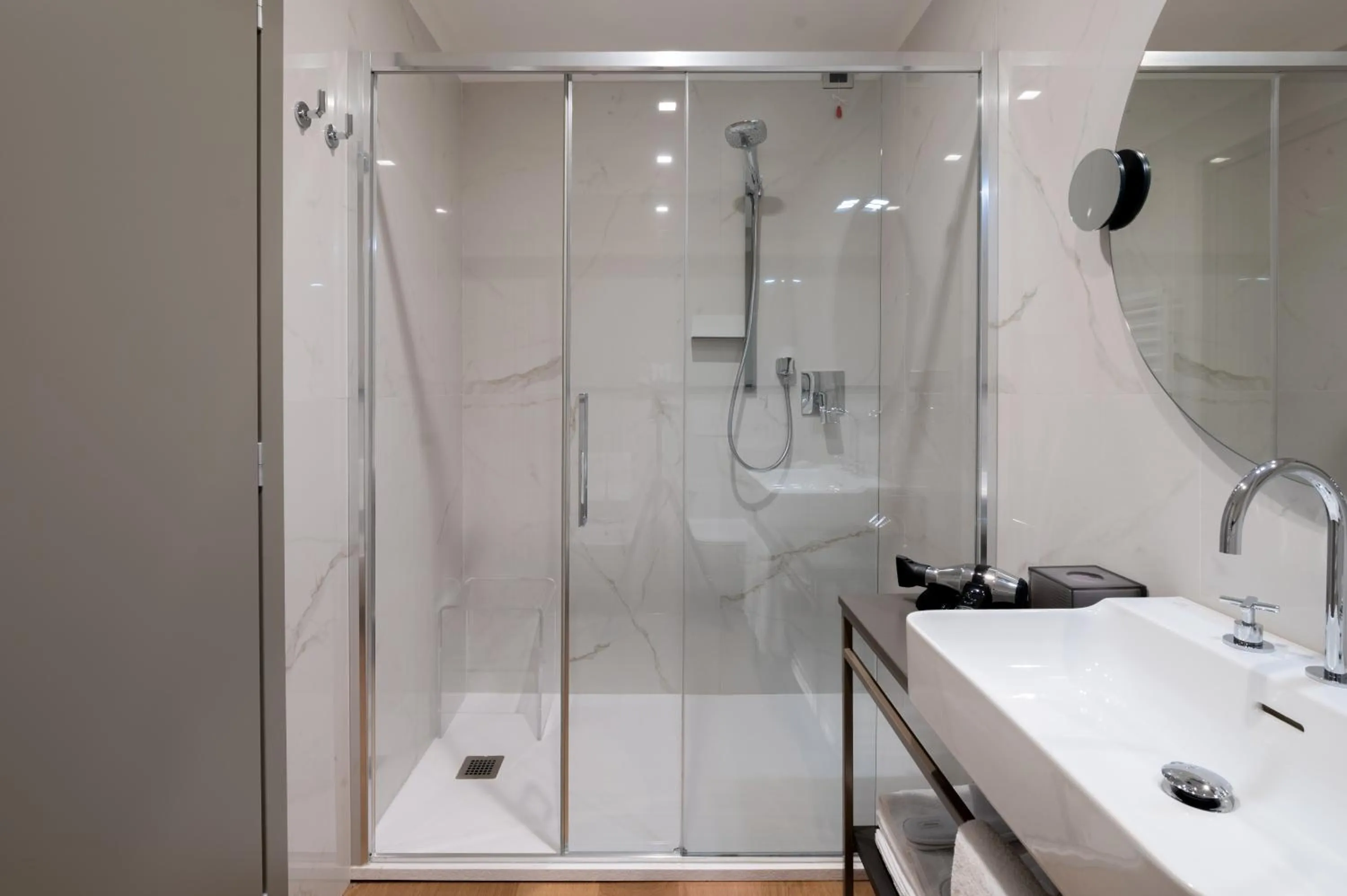 Shower in Grand Hotel Torre Fara