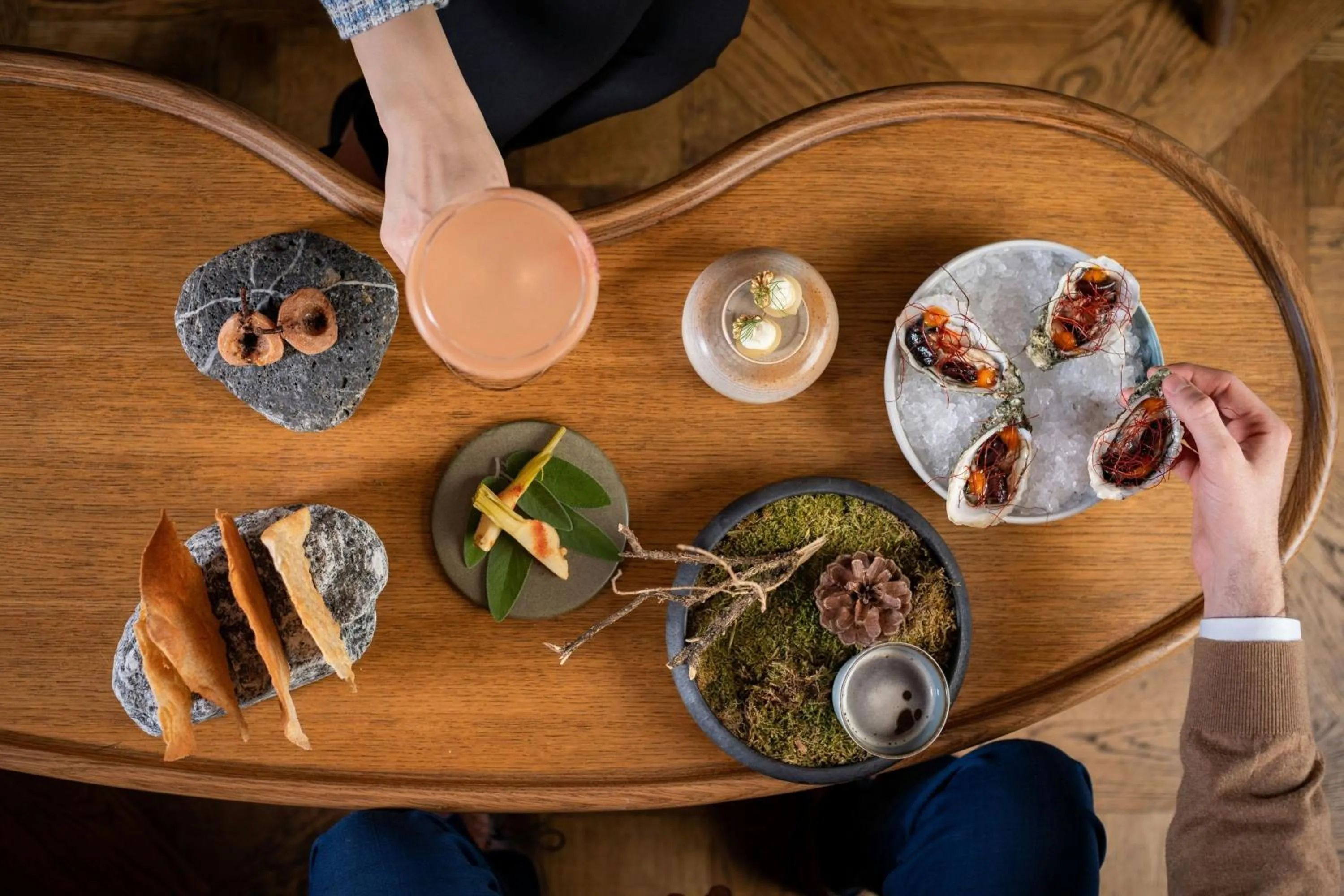 Lounge or bar in The Ritz-Carlton Hotel de la Paix, Geneva