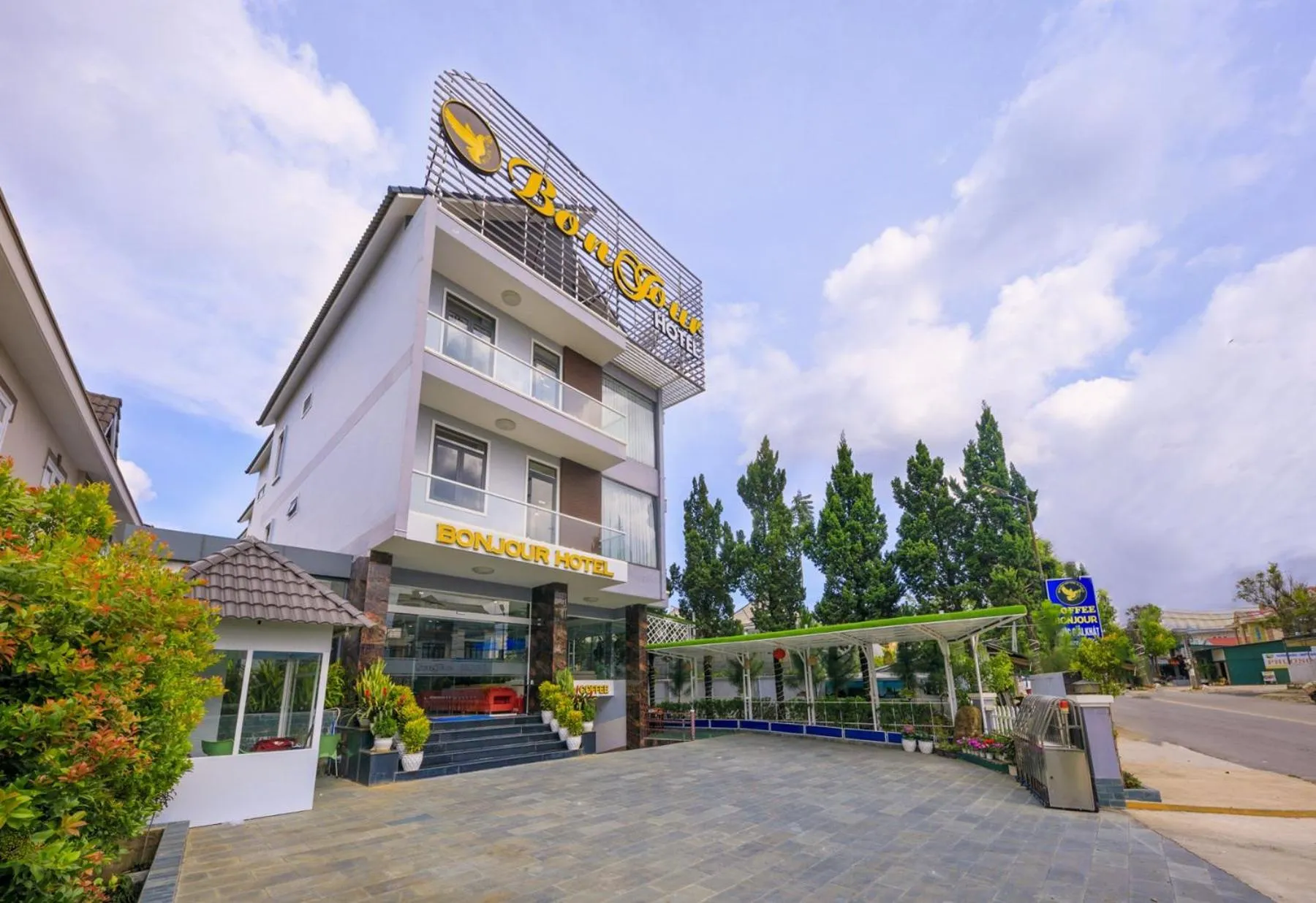 Property building in Bonjour Da Lat Hotel