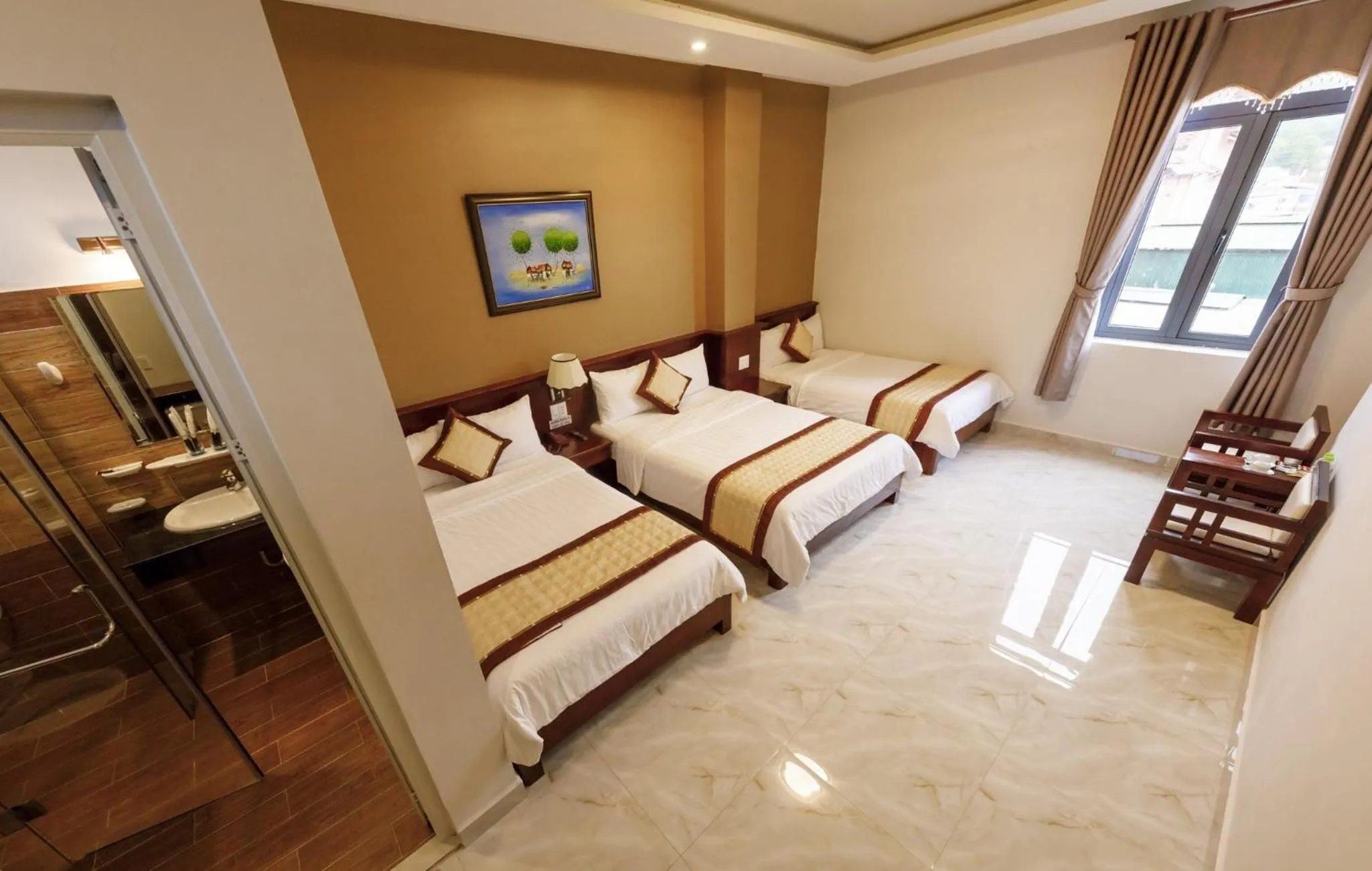 Bathroom, Bed in Bonjour Da Lat Hotel