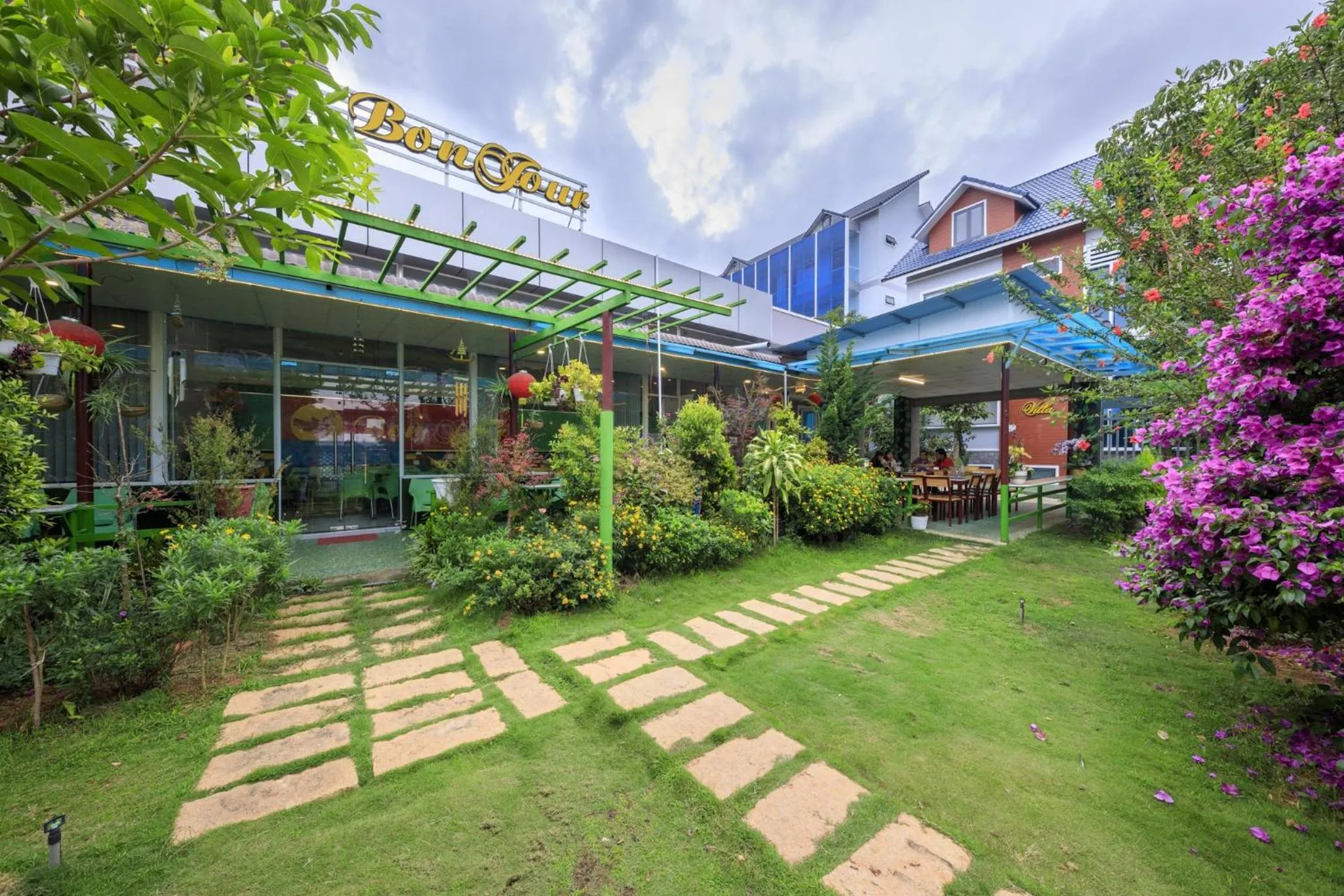 Restaurant/places to eat in Bonjour Da Lat Hotel