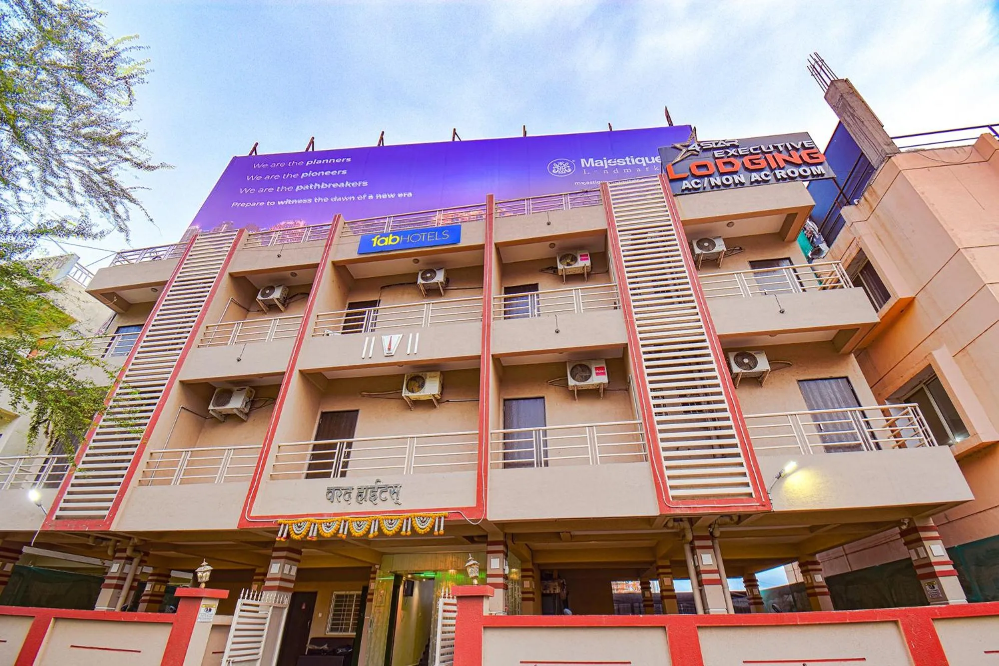 Property building in FabExpress 4 Star Executive - Nr World Trade Center