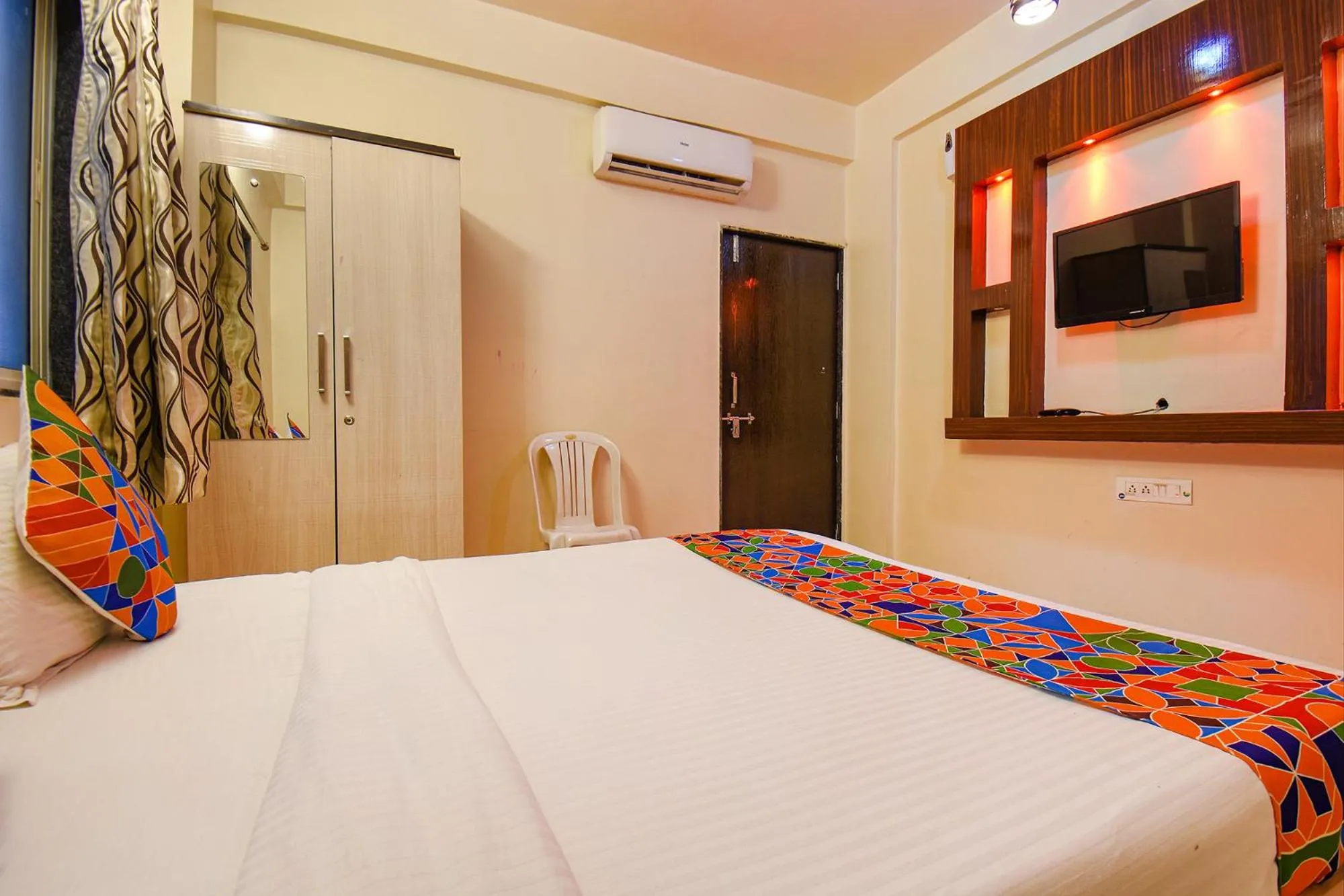 Bed in FabHotel 4 Star Executive - Nr World Trade Center