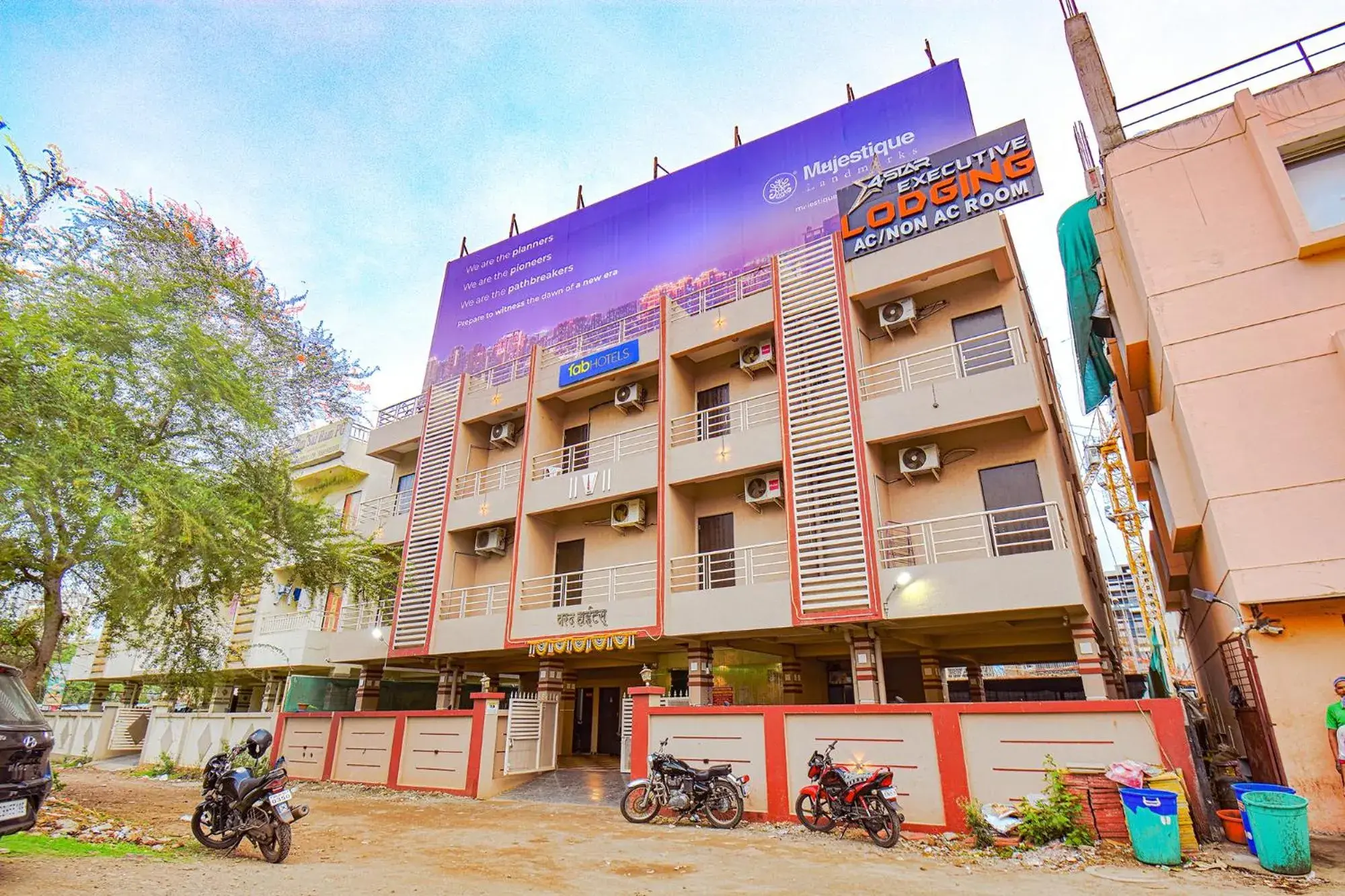 Property building in FabExpress 4 Star Executive - Nr World Trade Center Property building in FabExpress 4 Star Executive - Nr World Trade Center