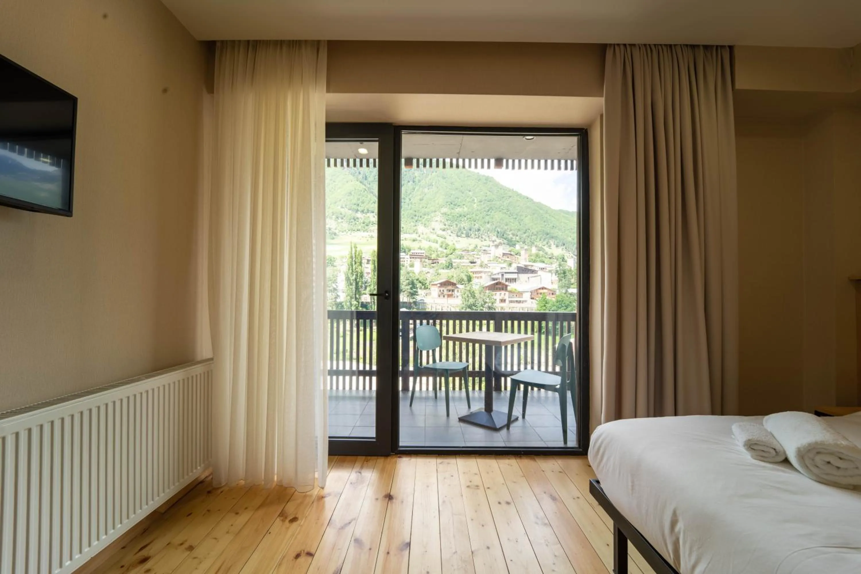 Balcony/Terrace, Bed in Hotel Lahili