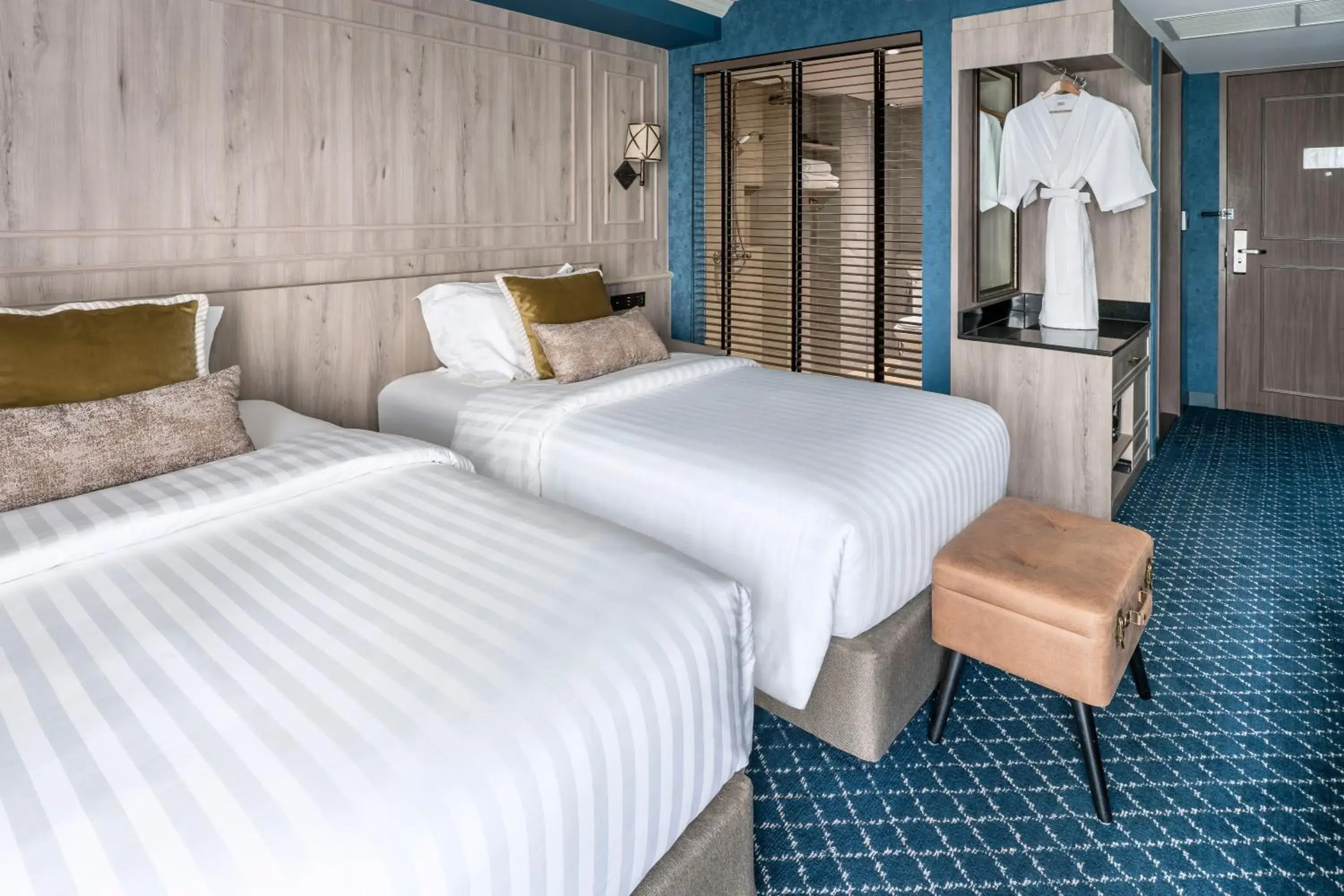 1st Class Coach - Twin Beds in The Coach Hotel Sukhumvit - Asok BTS Bangkok 1st Class Coach - Twin Beds in The Coach Hotel Sukhumvit - Asok BTS Bangkok