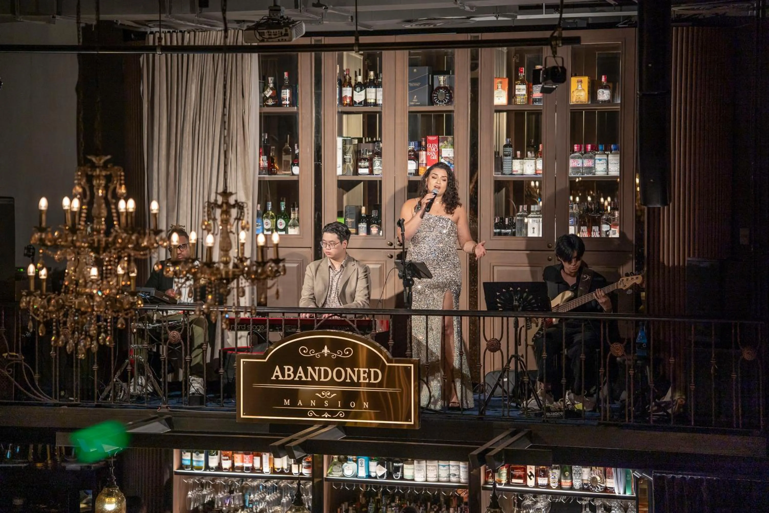 Lounge or bar in The Coach Hotel Sukhumvit - Asok BTS Bangkok