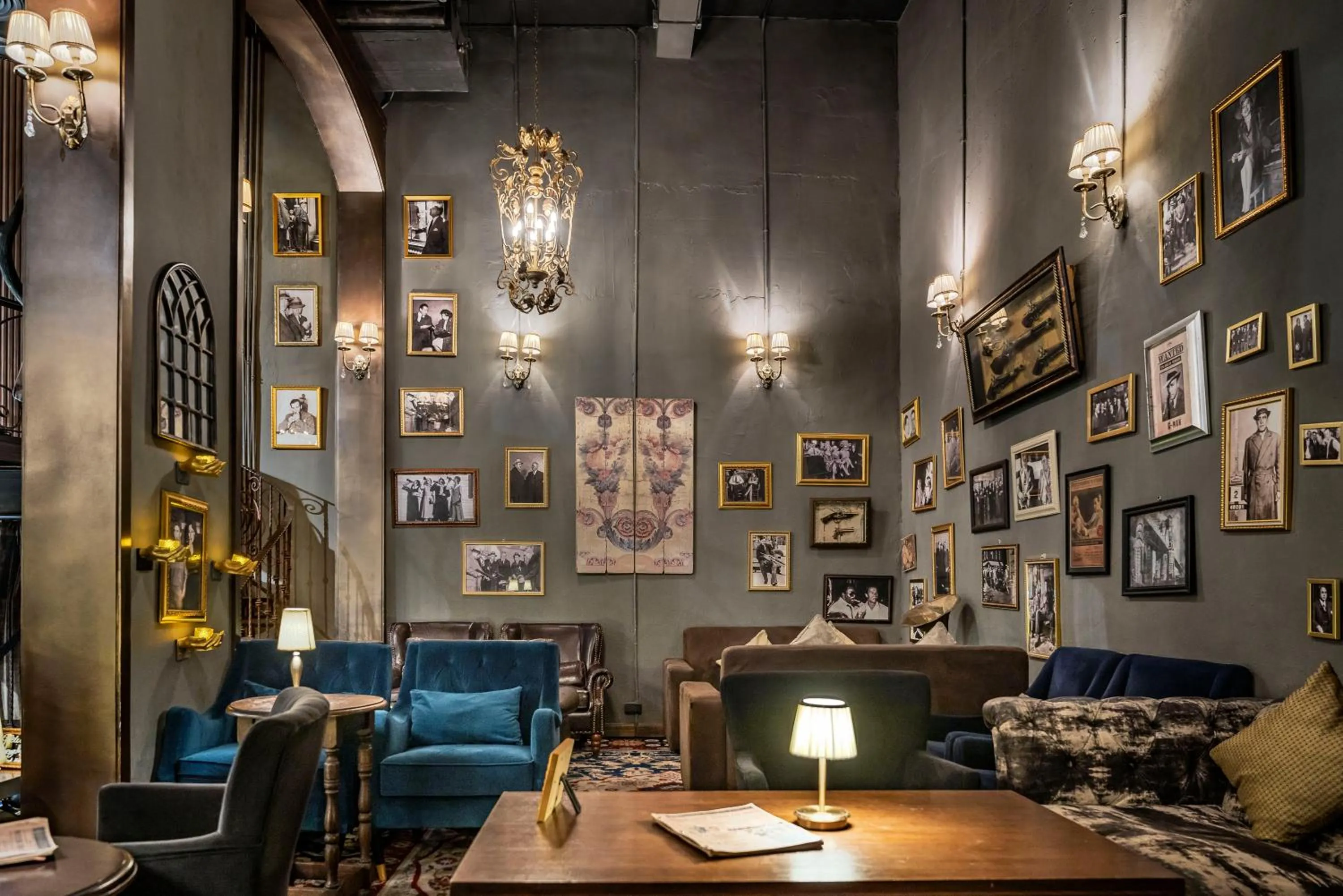 Lounge or bar in The Coach Hotel Sukhumvit - Asok BTS Bangkok