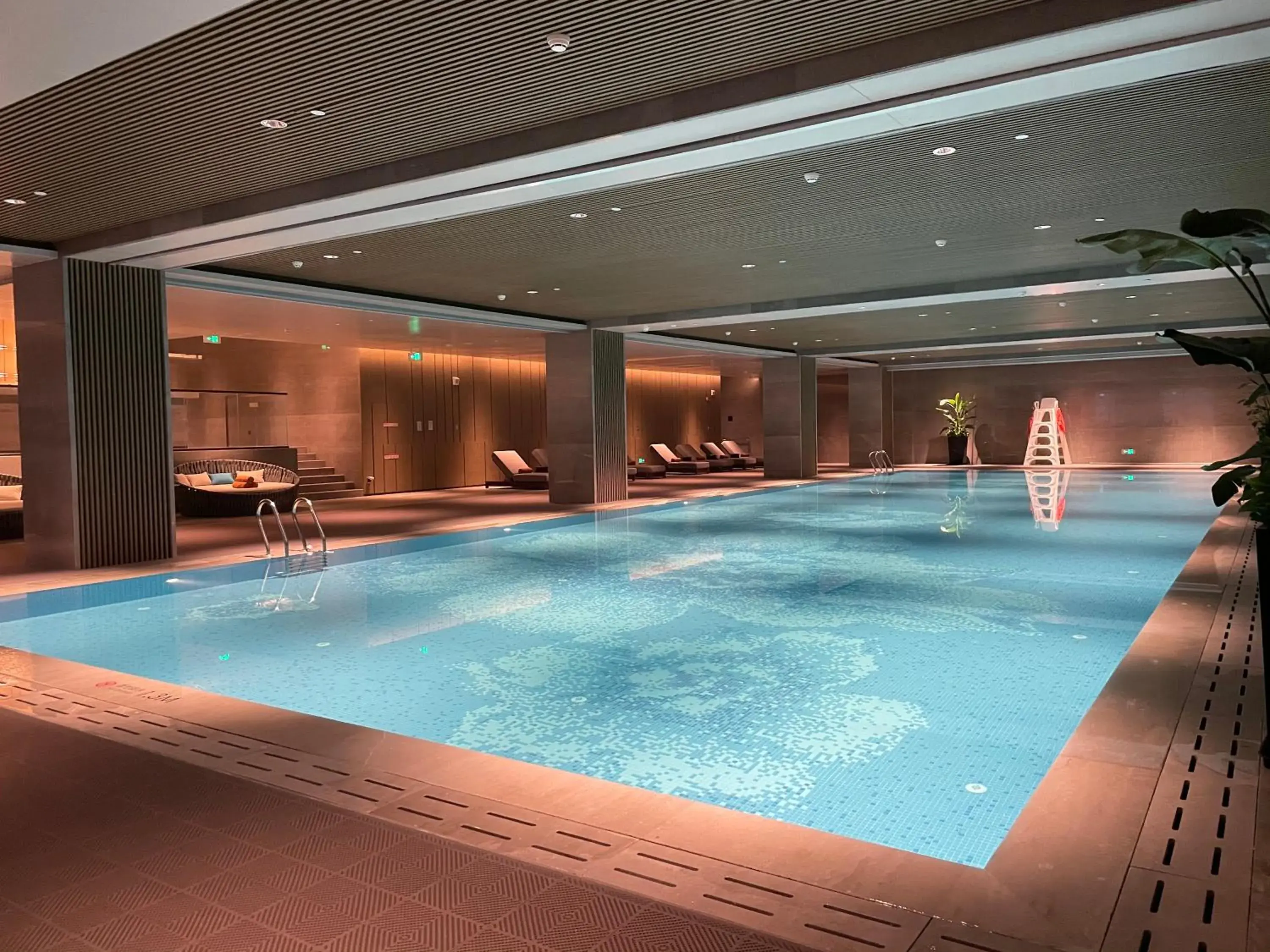 Swimming pool in Gran Melia Chengdu Swimming pool in Gran Melia Chengdu