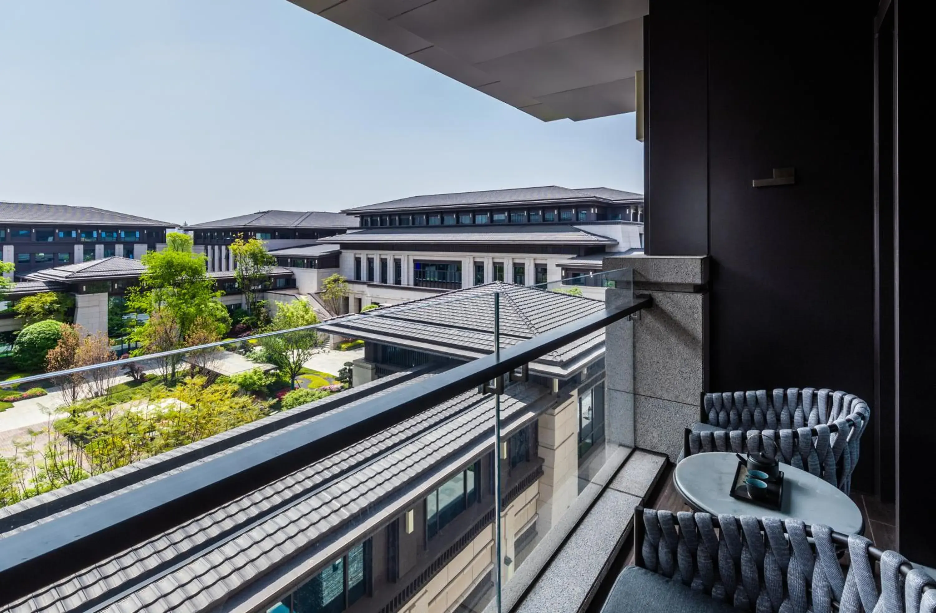 Premium Room with Balcony Garden View in Gran Melia Chengdu Premium Room with Balcony Garden View in Gran Melia Chengdu