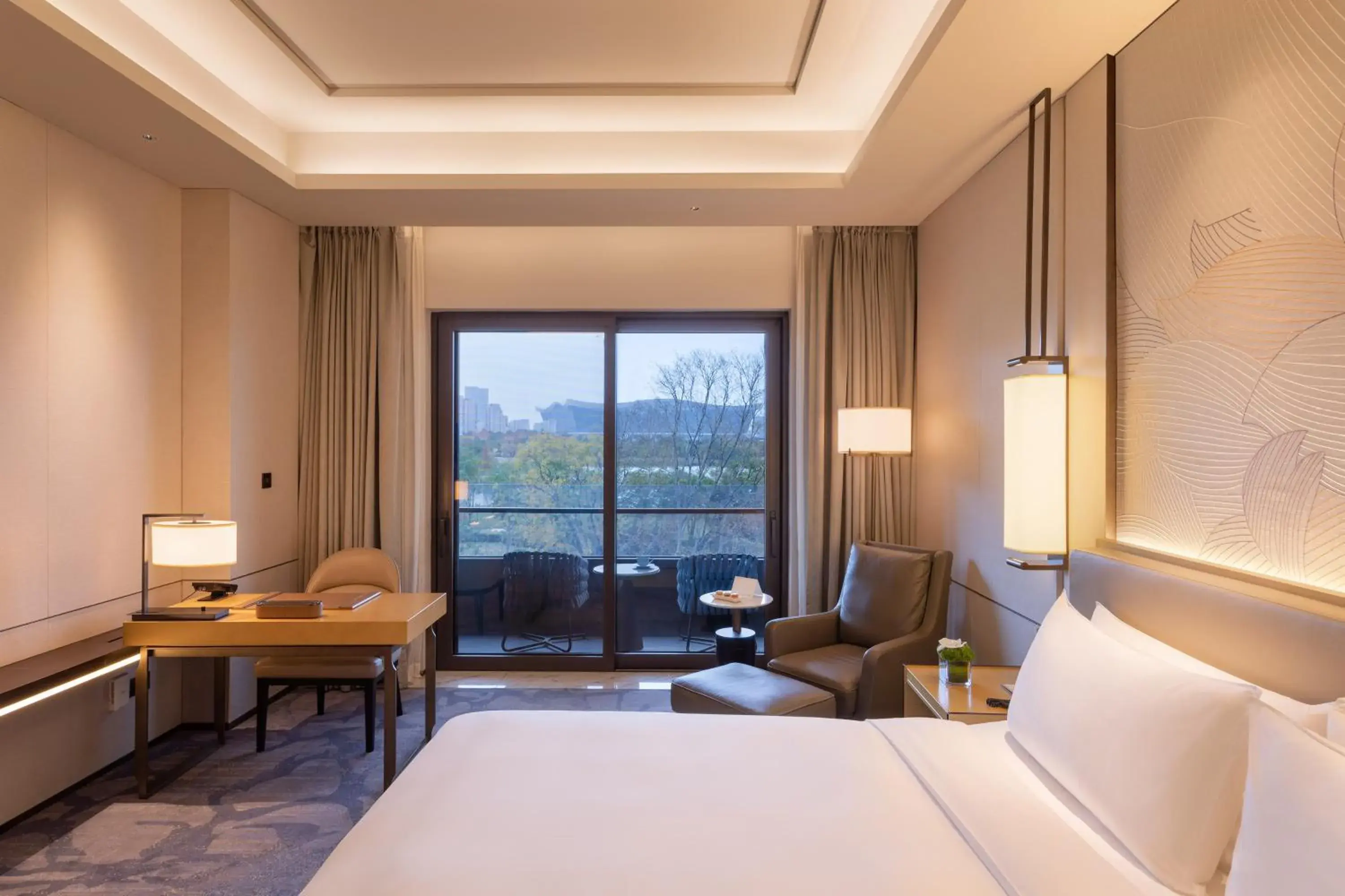 Red Level Room with Balcony - single occupancy in Gran Melia Chengdu Red Level Room with Balcony - single occupancy in Gran Melia Chengdu