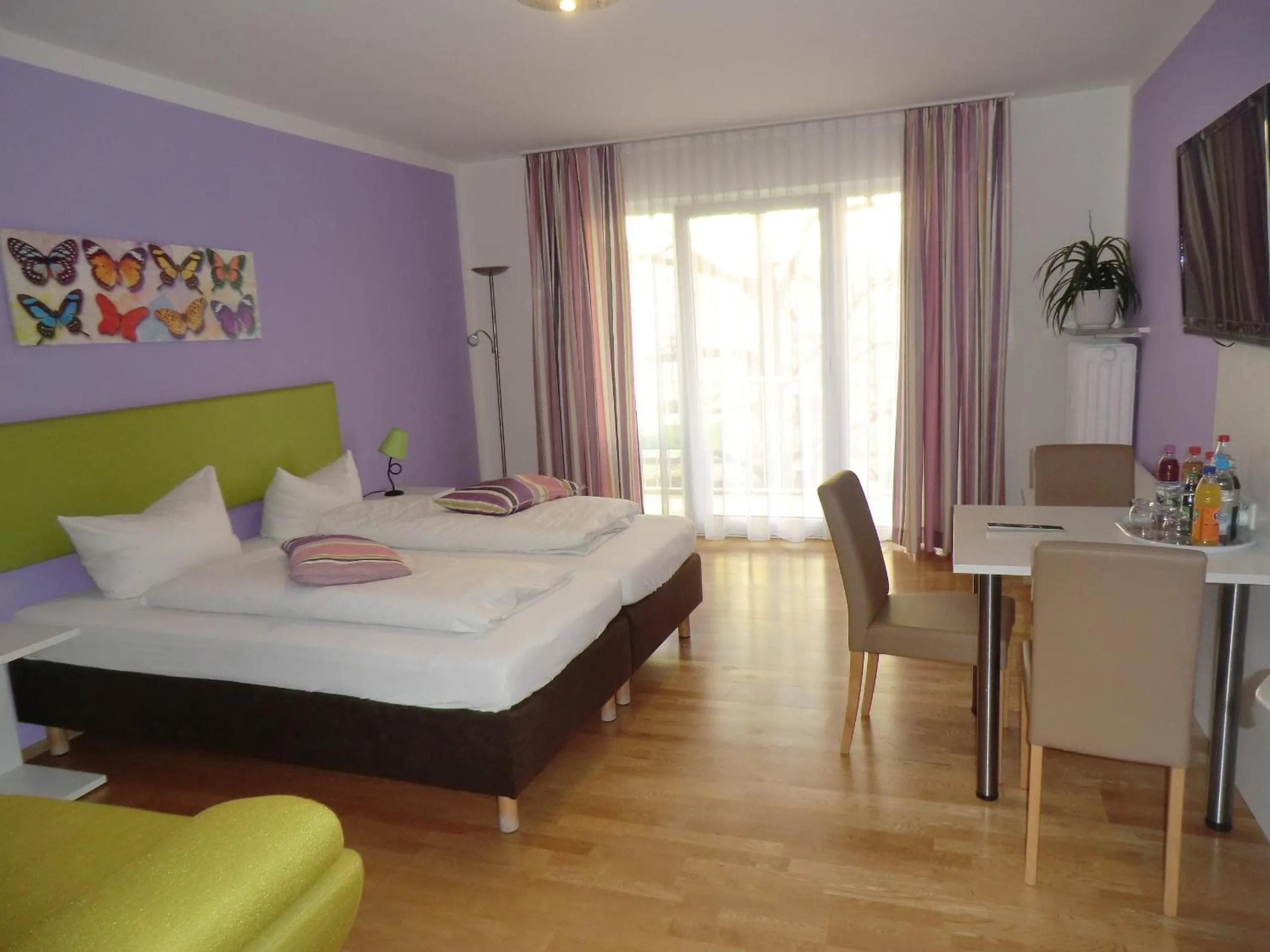 Bedroom, Bed in Hotel Pension Haydn